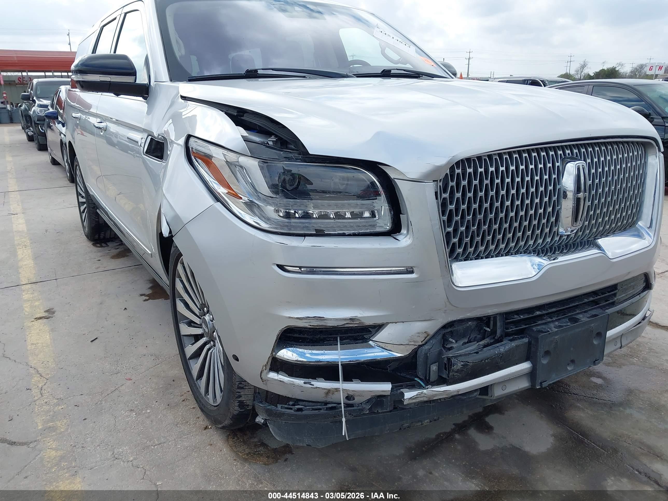LINCOLN NAVIGATOR image 6