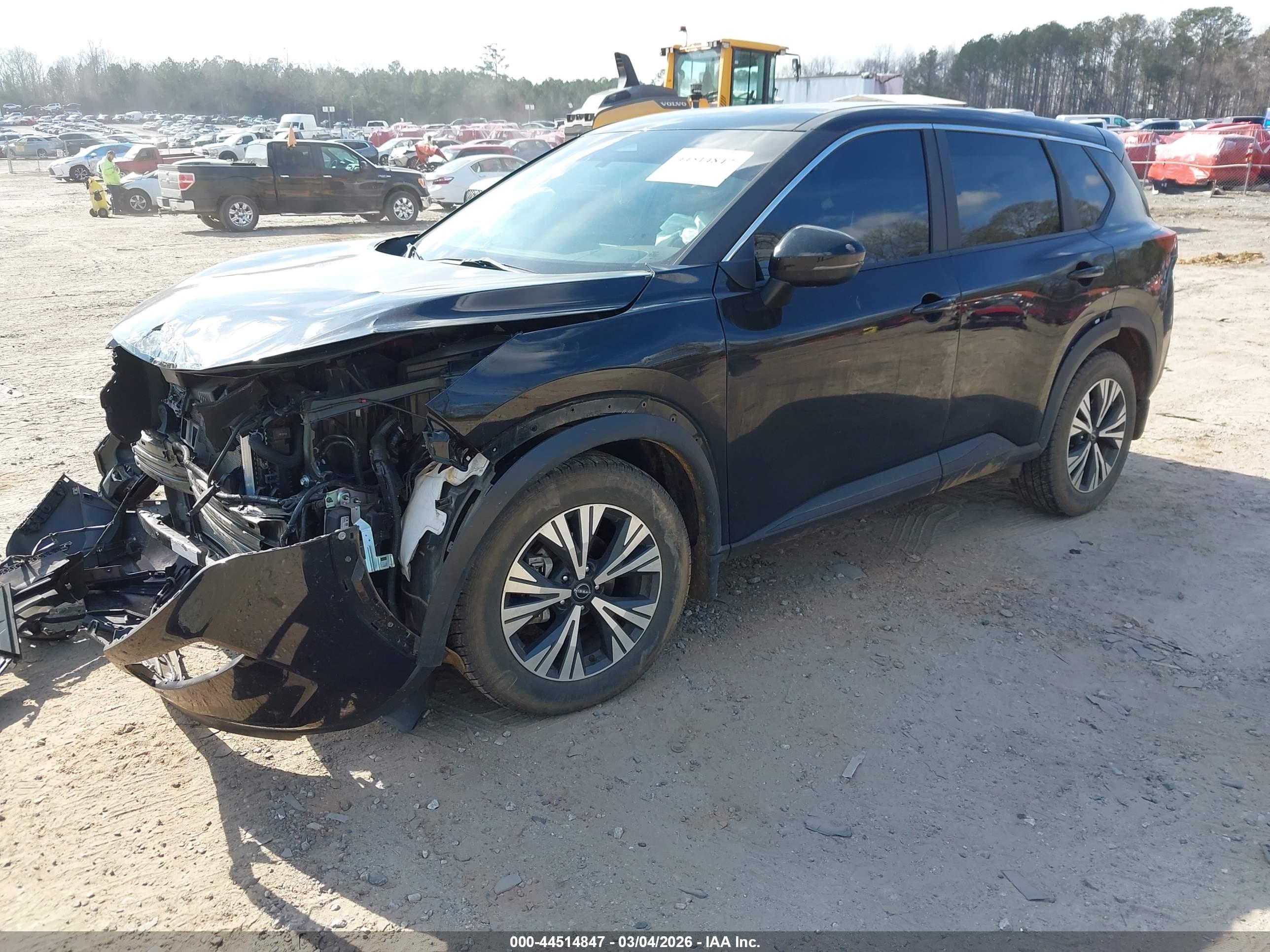 NISSAN ROGUE image 2