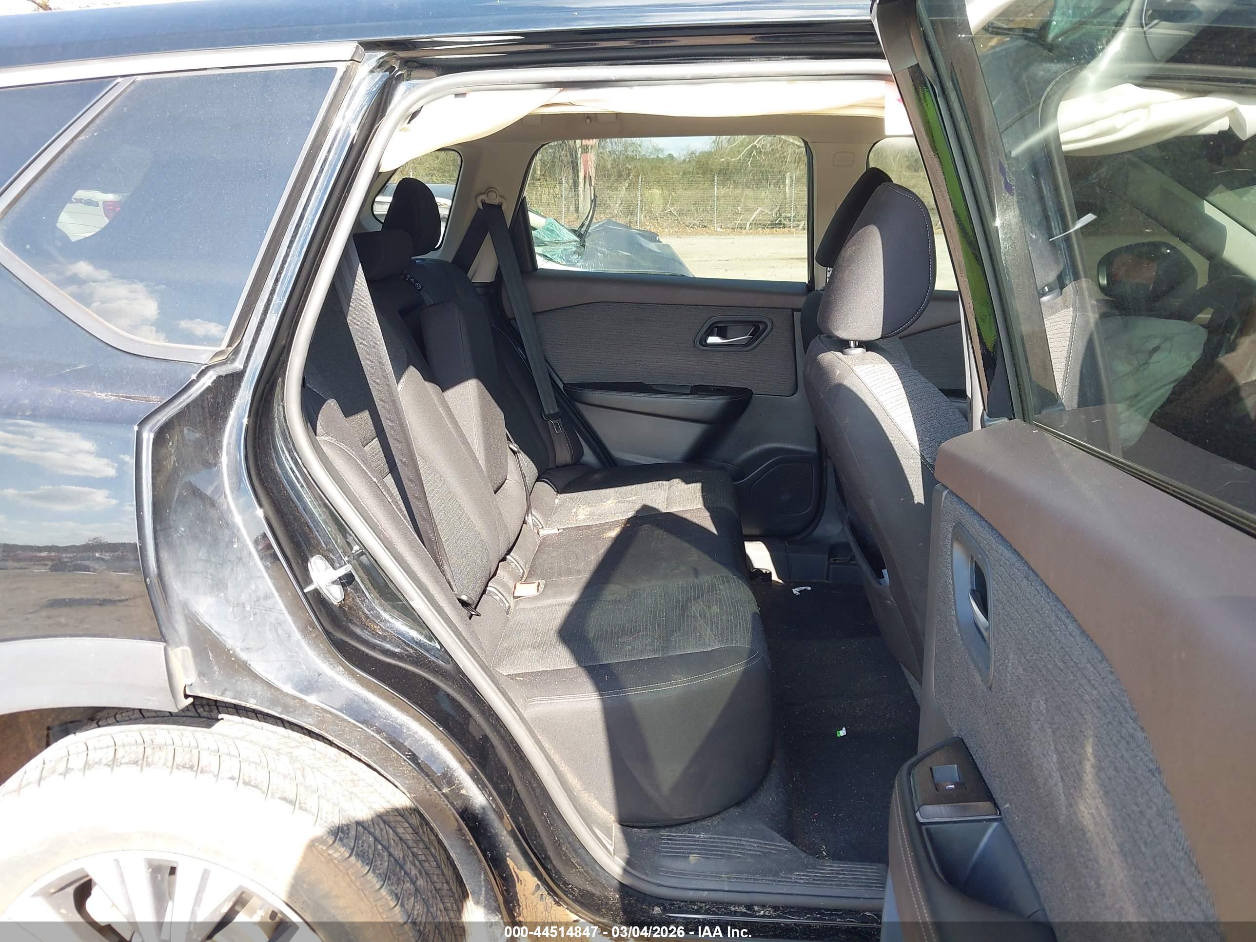 NISSAN ROGUE image 8