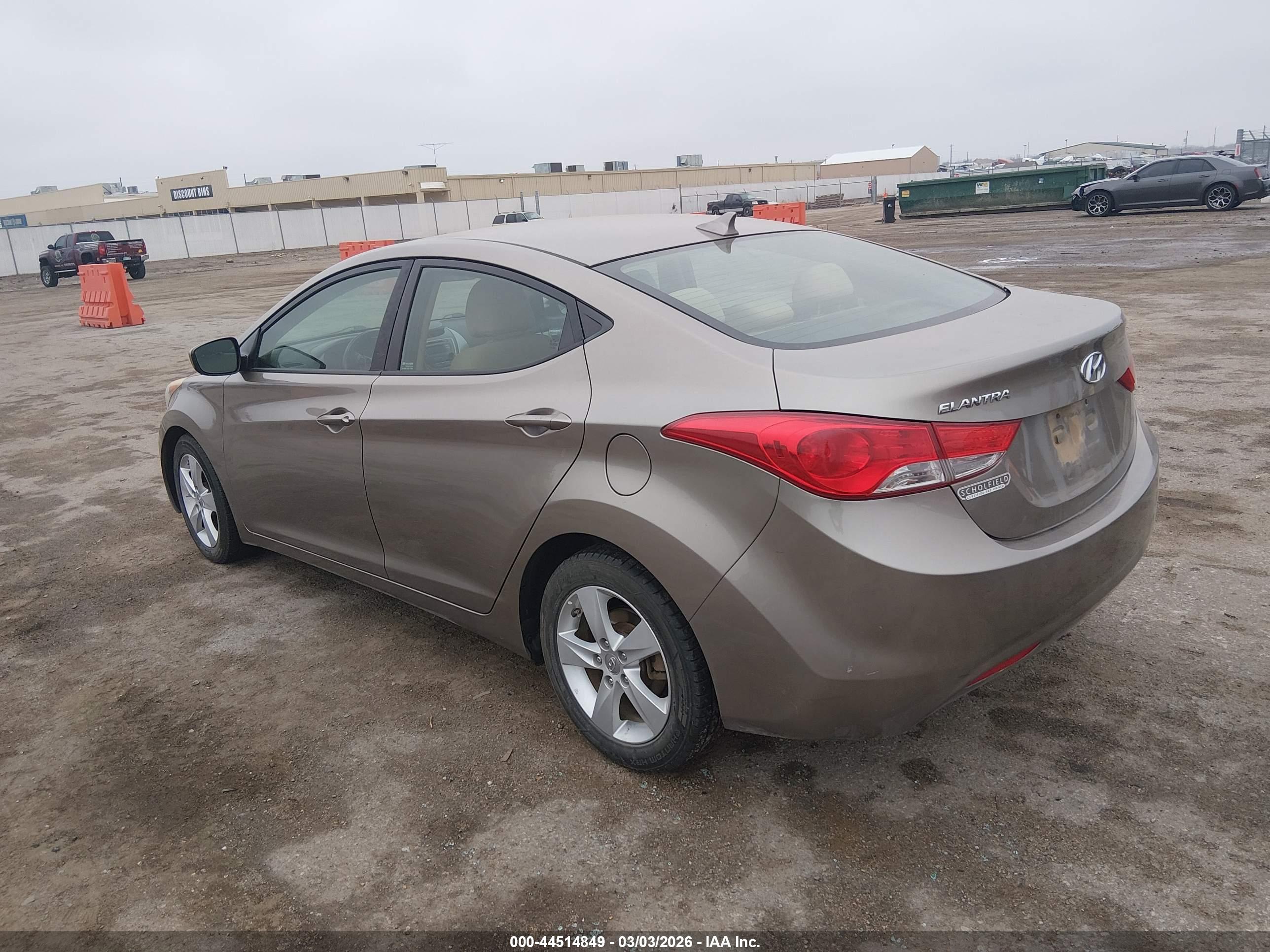 HYUNDAI ELANTRA image 3