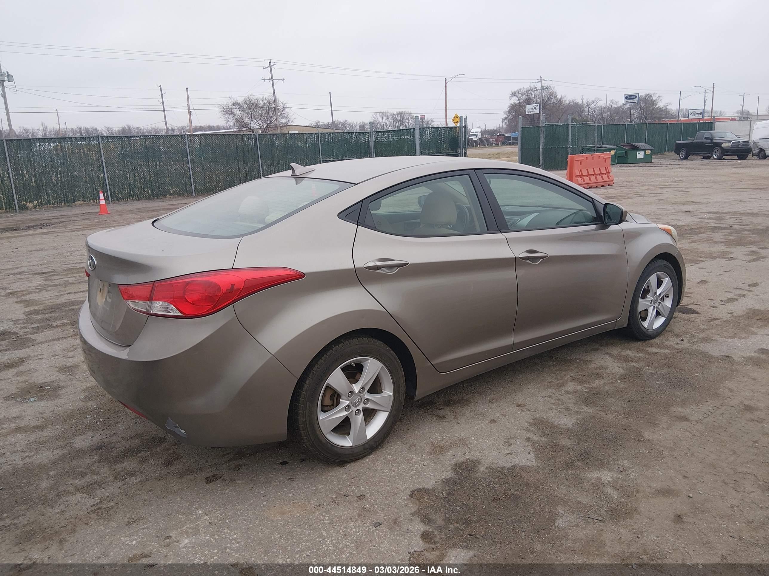 HYUNDAI ELANTRA image 4