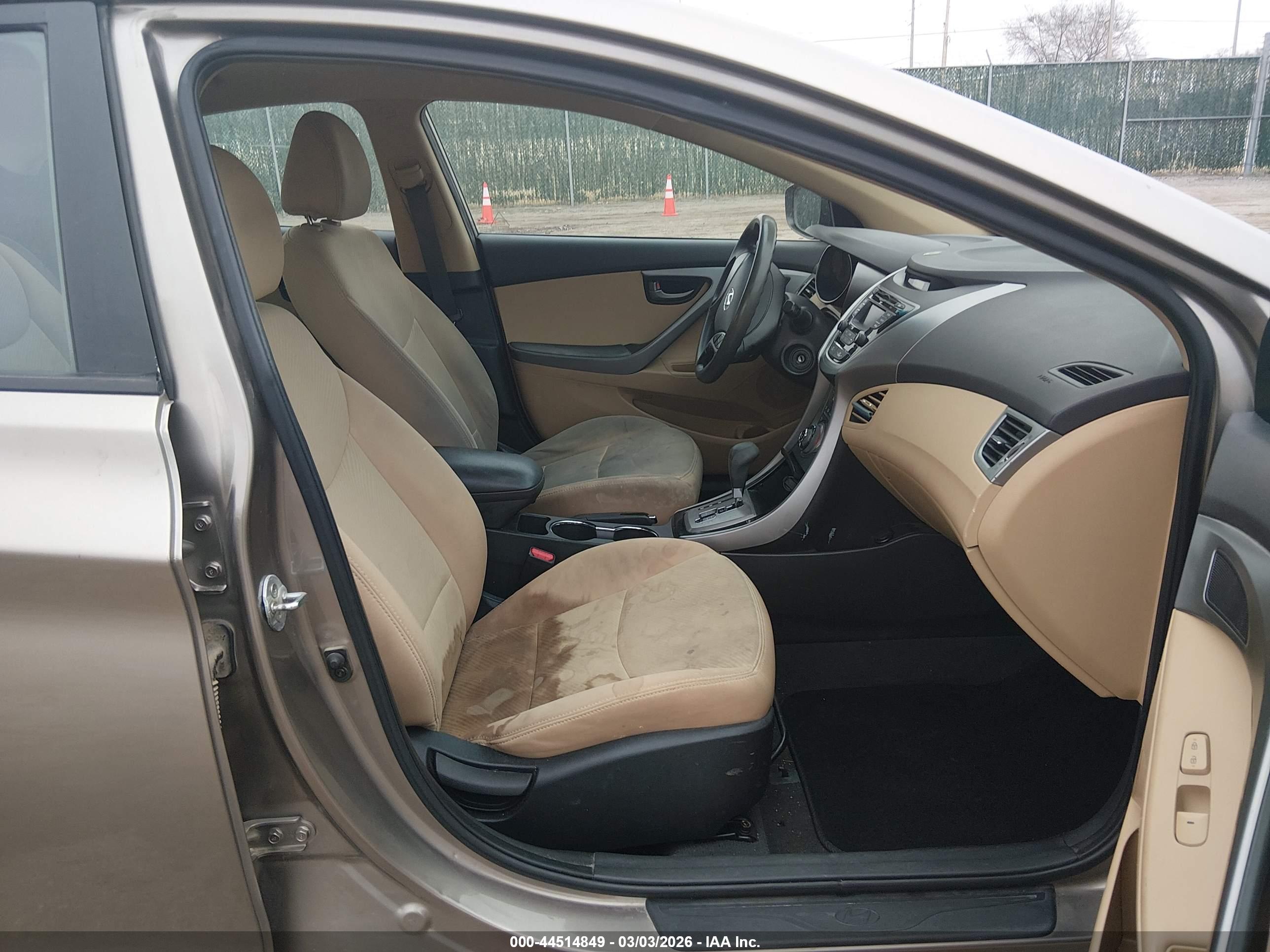 HYUNDAI ELANTRA image 5