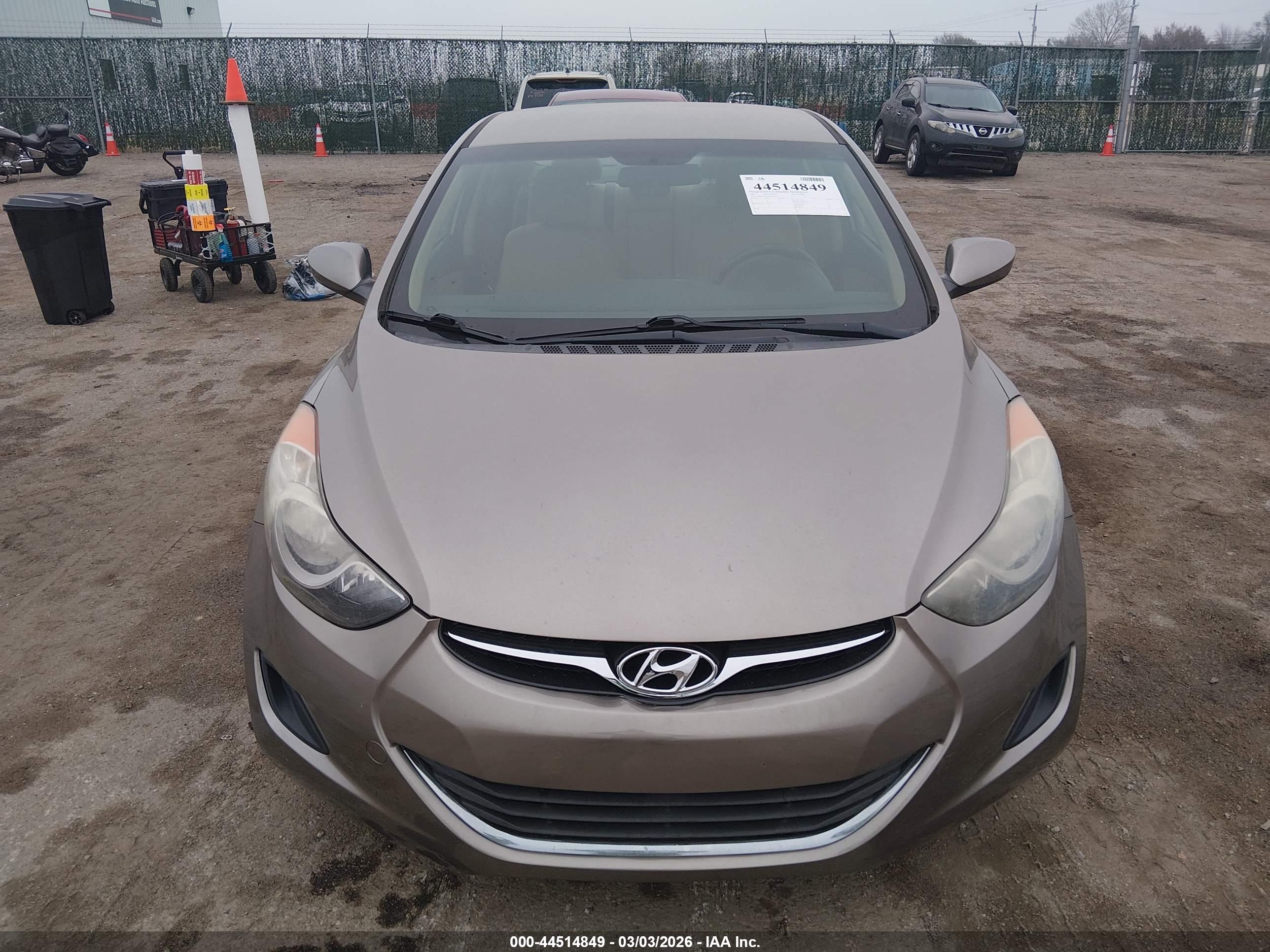 HYUNDAI ELANTRA image 6