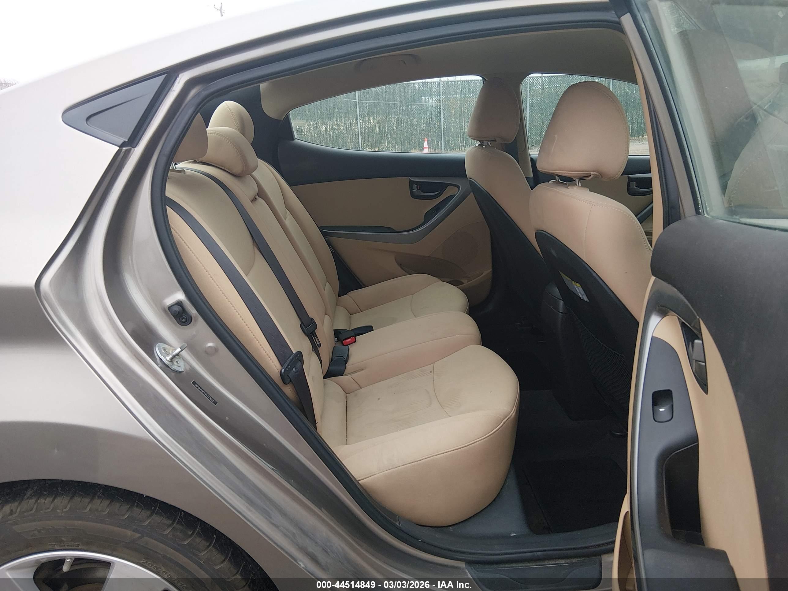 HYUNDAI ELANTRA image 8
