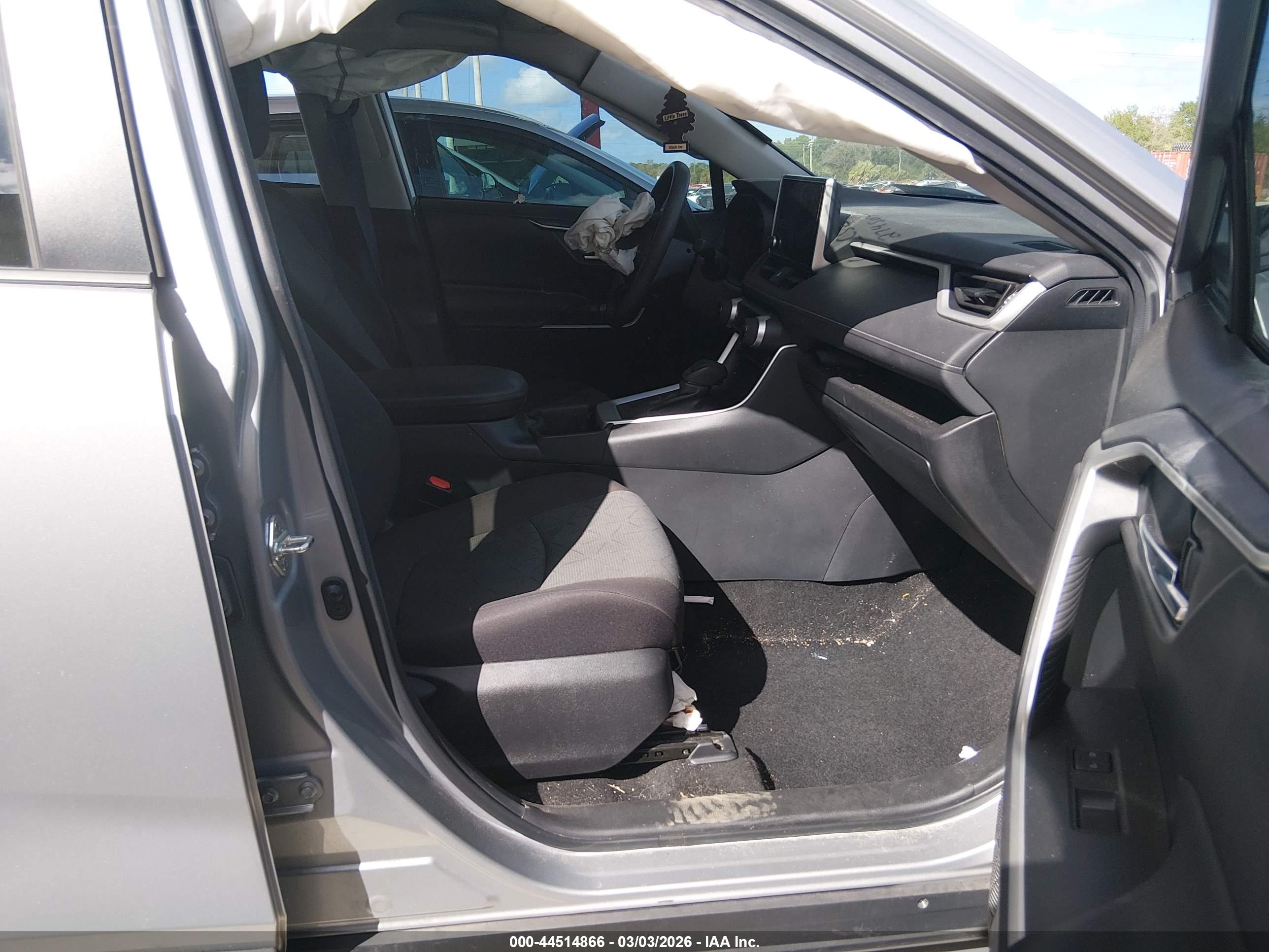 TOYOTA RAV4 image 5