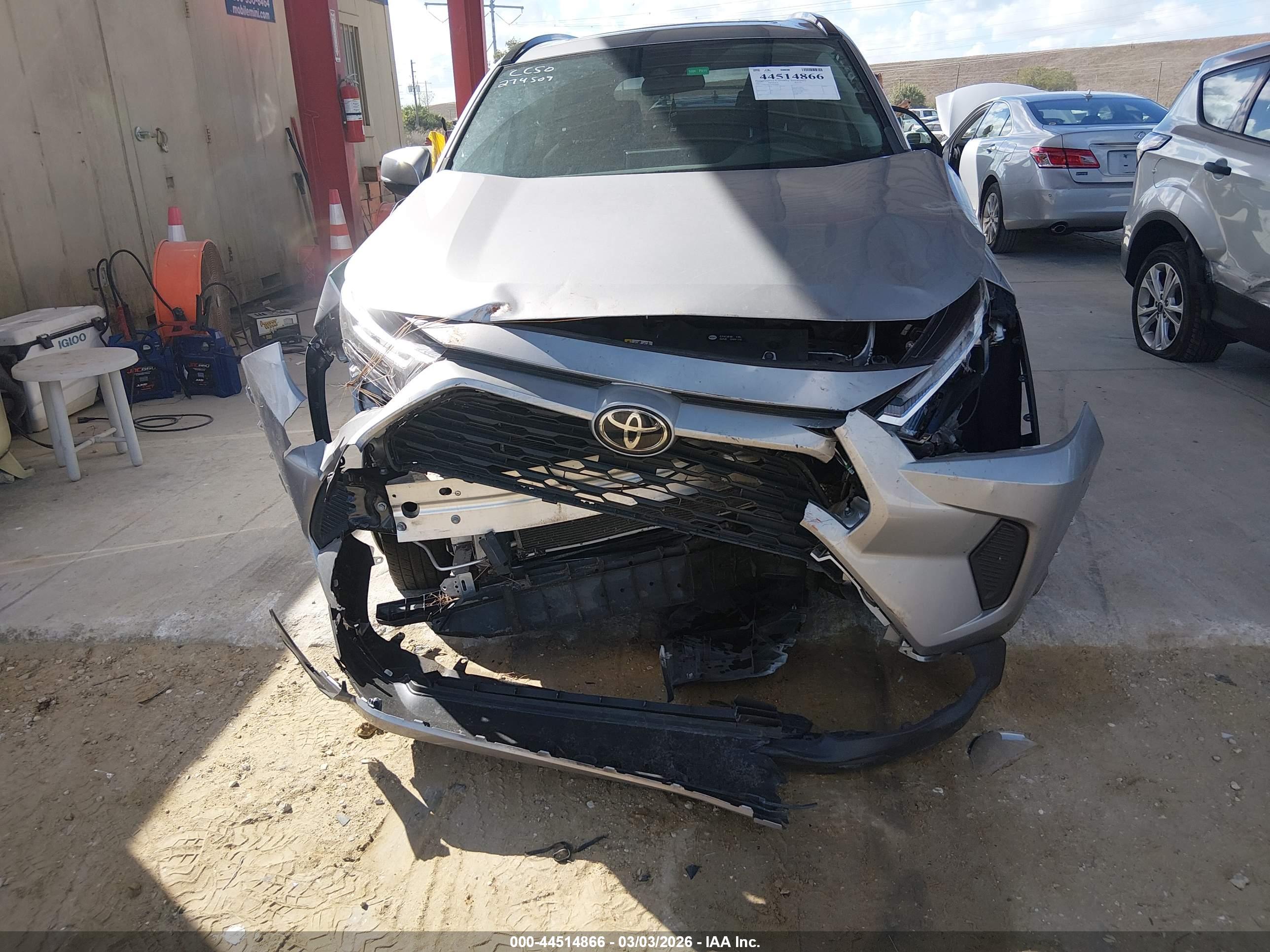 TOYOTA RAV4 image 6
