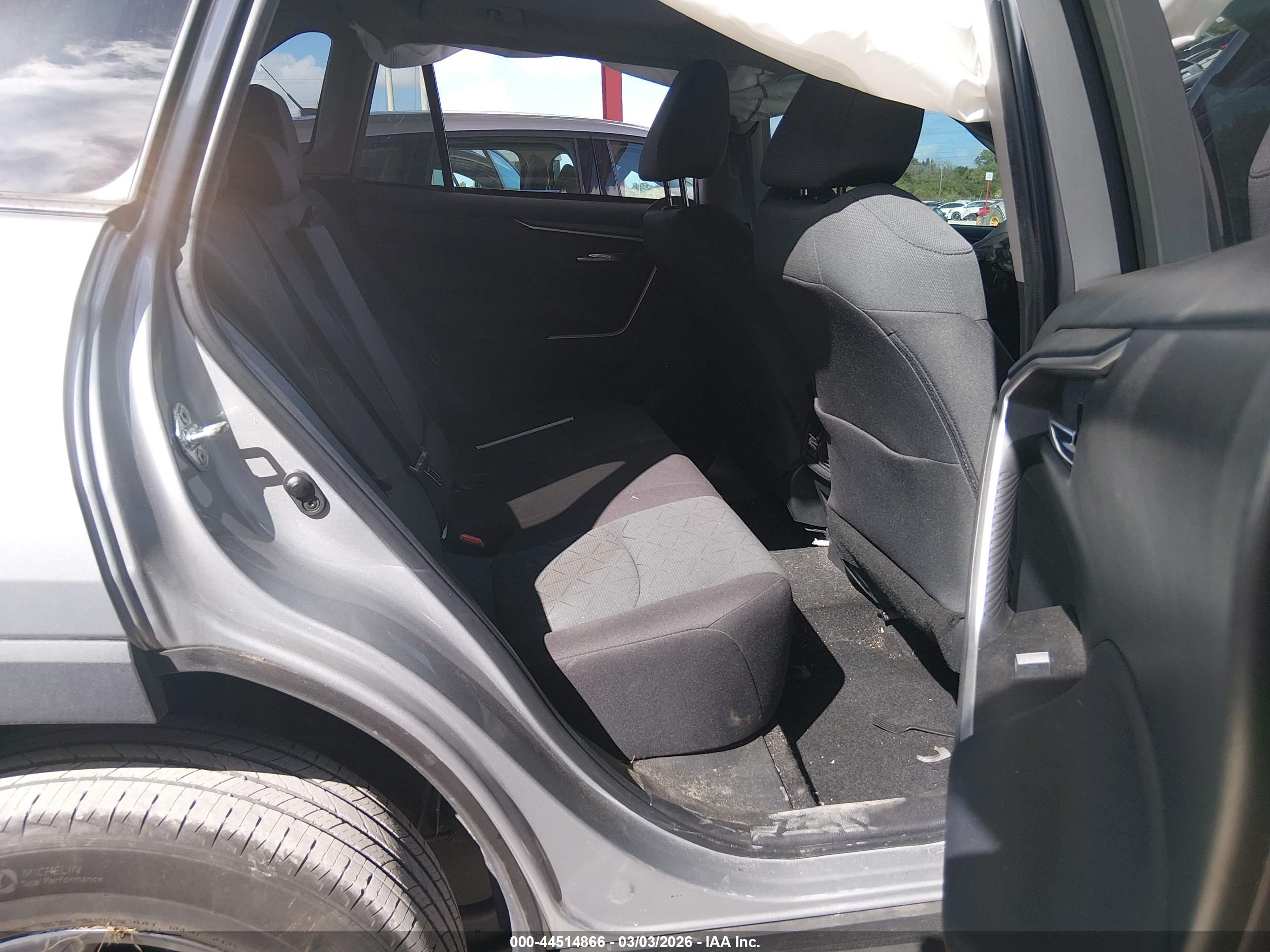 TOYOTA RAV4 image 8
