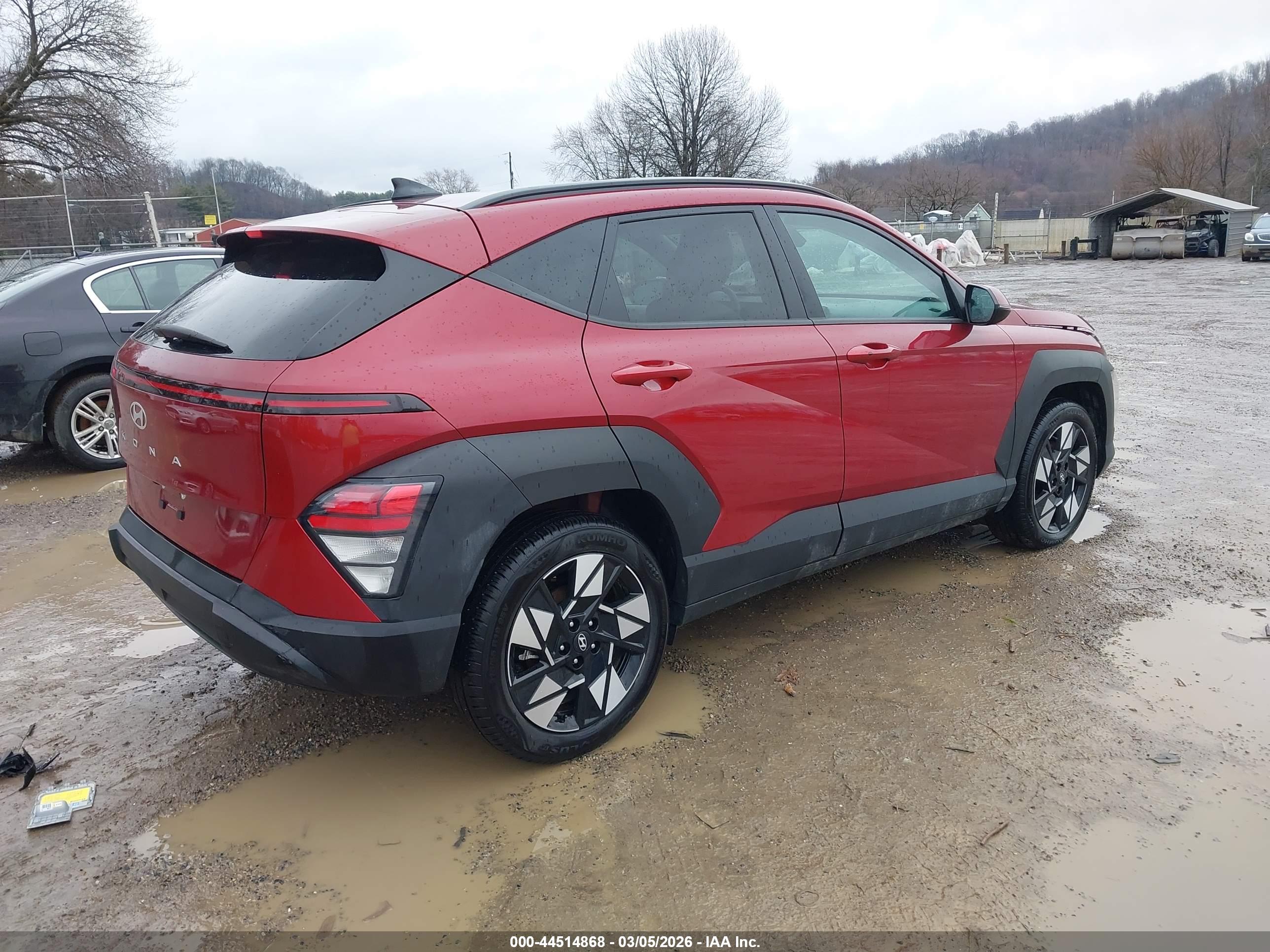 HYUNDAI KONA image 4