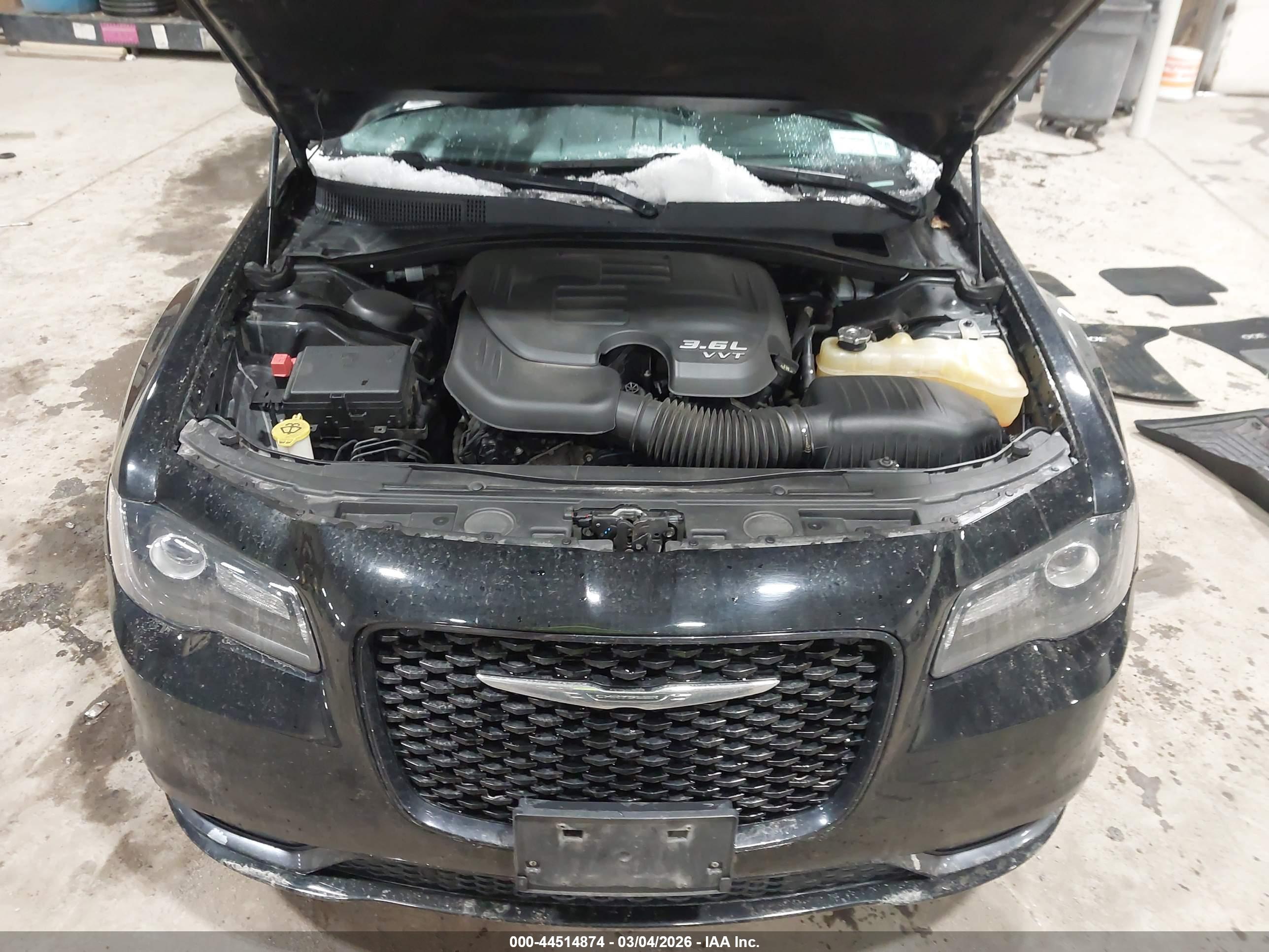 CHRYSLER 300 image 10