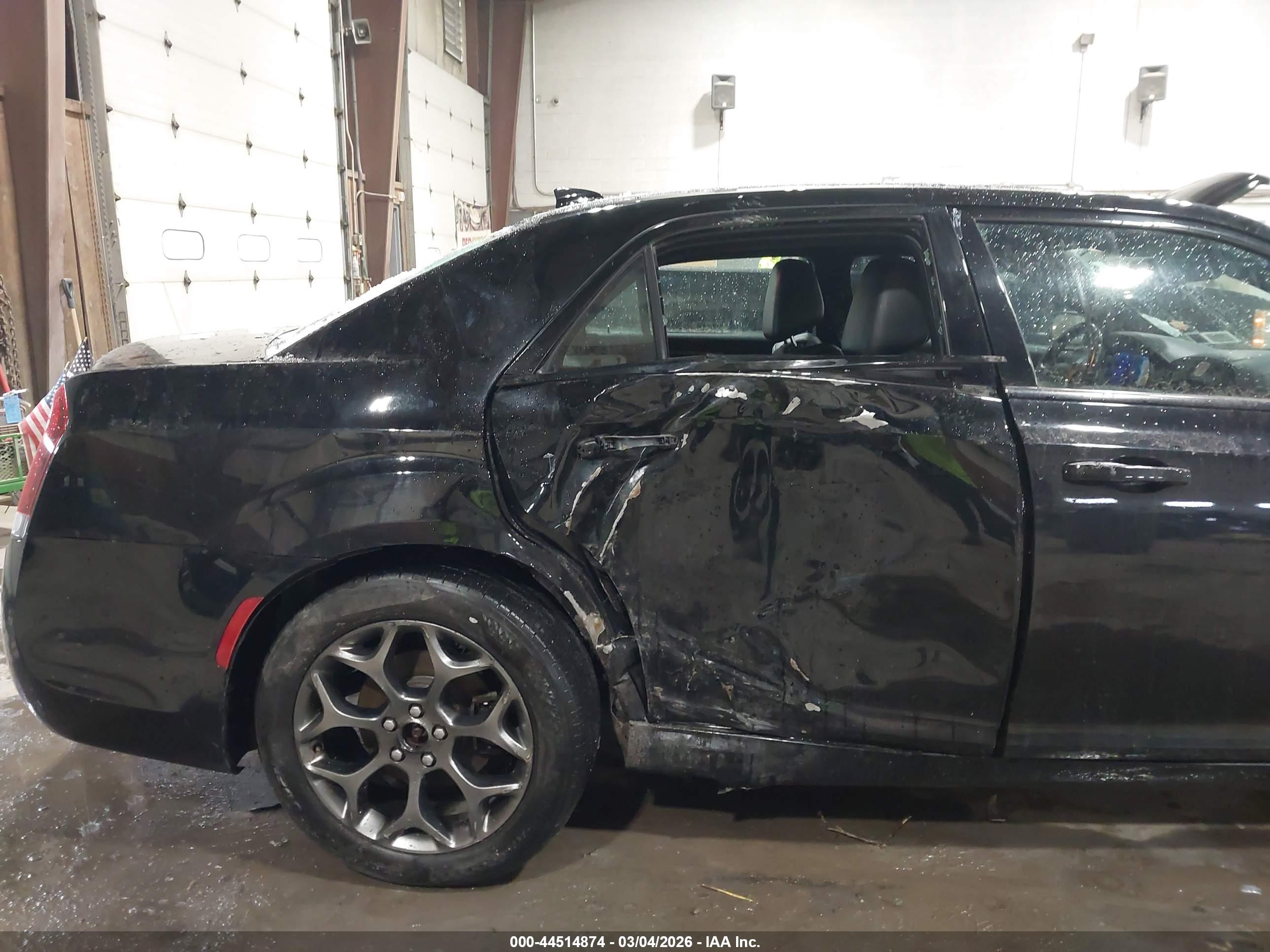 CHRYSLER 300 image 6