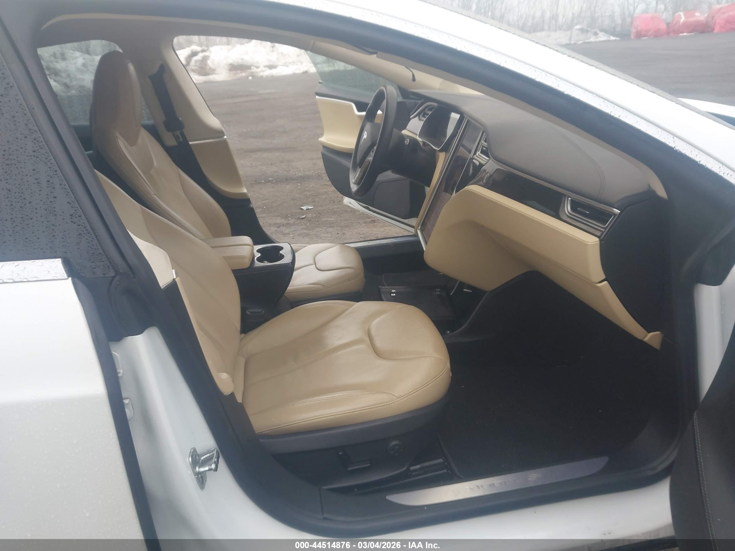 TESLA MODEL image 5