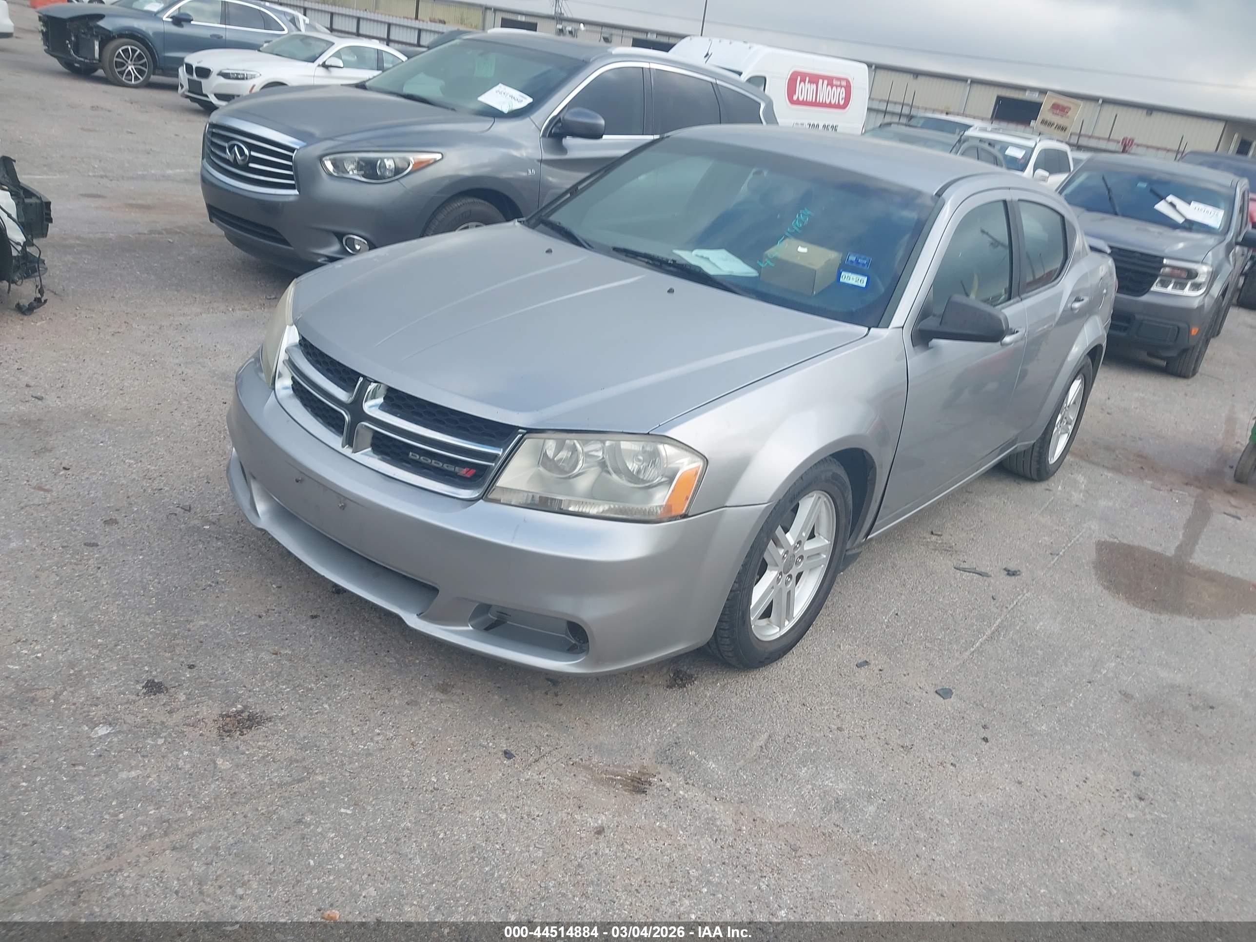 DODGE AVENGER image 2