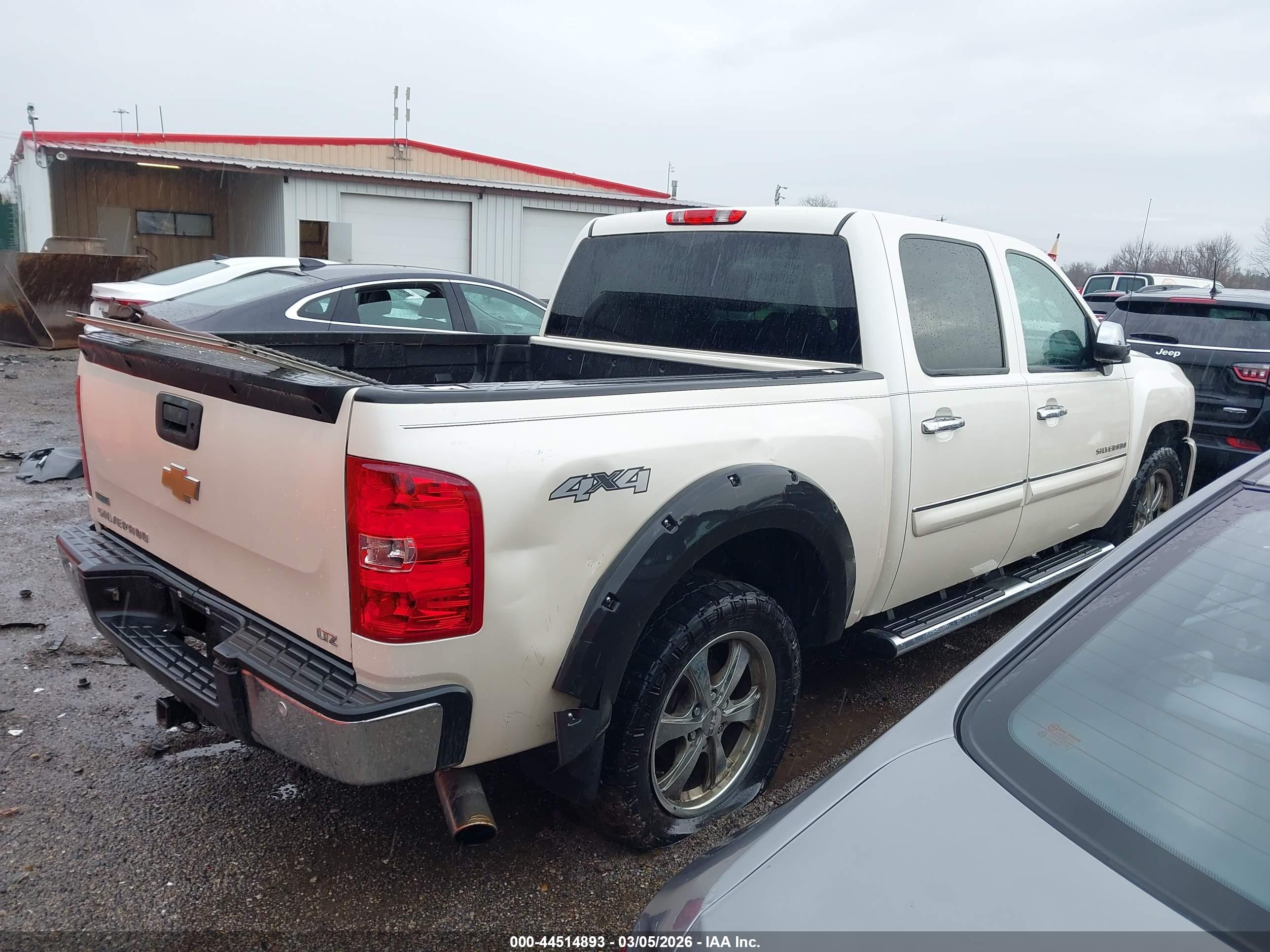 CHEVROLET SILVERADO image 4
