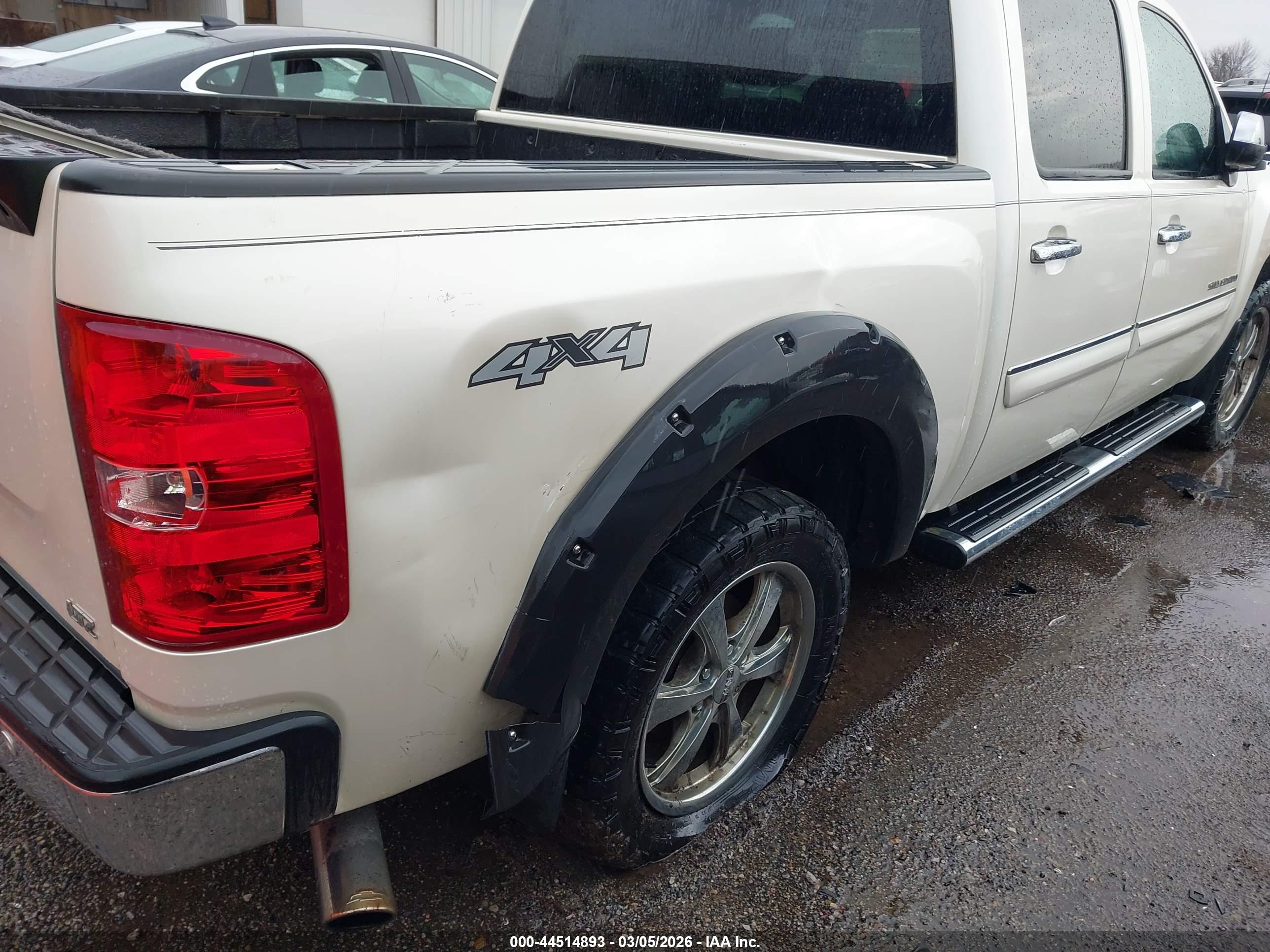 CHEVROLET SILVERADO image 6