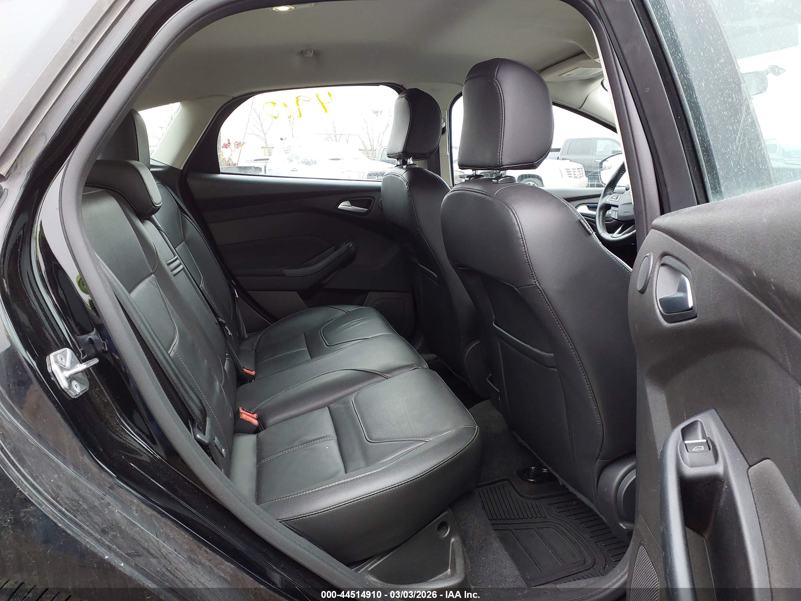 FORD FOCUS image 8