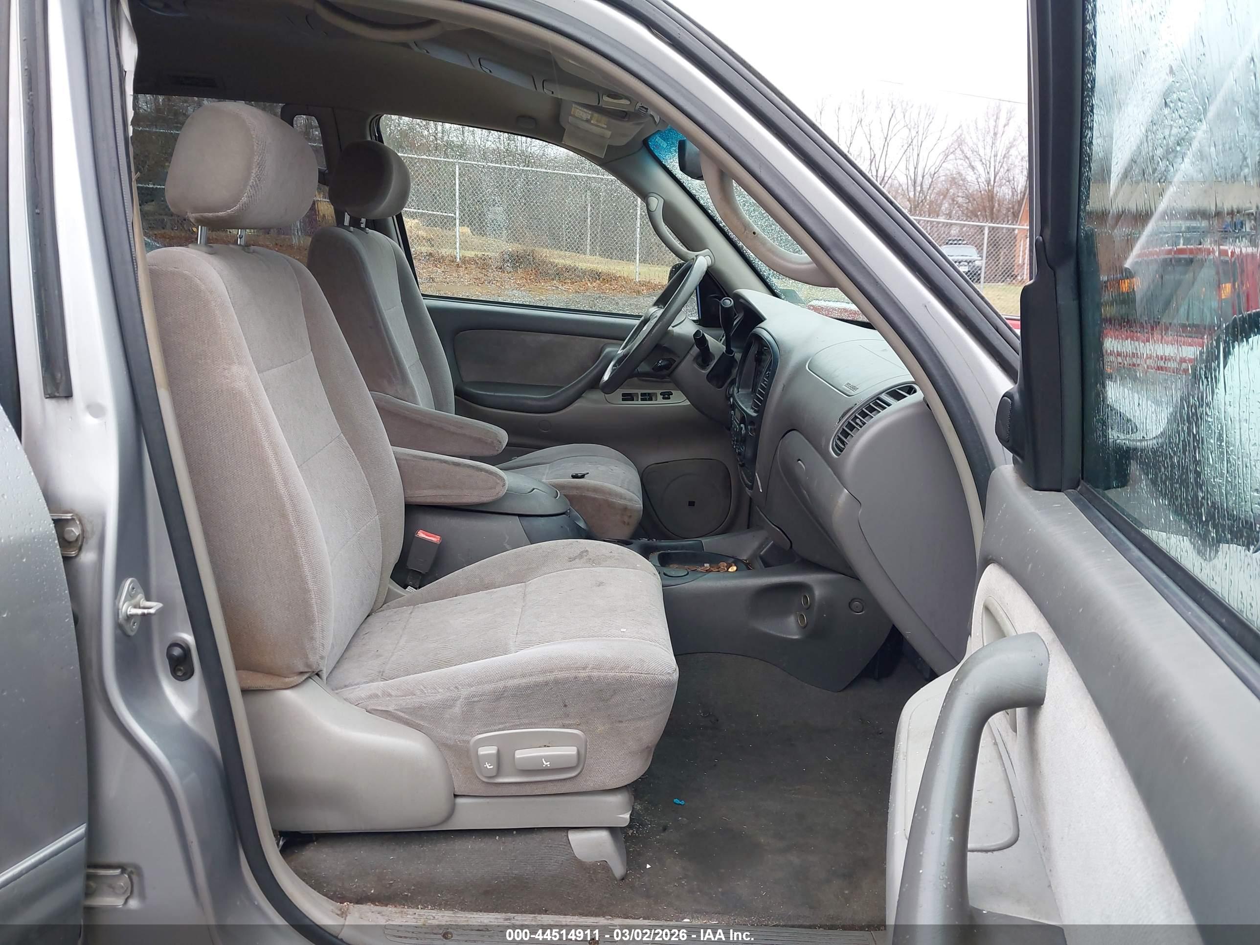 TOYOTA SEQUOIA image 5