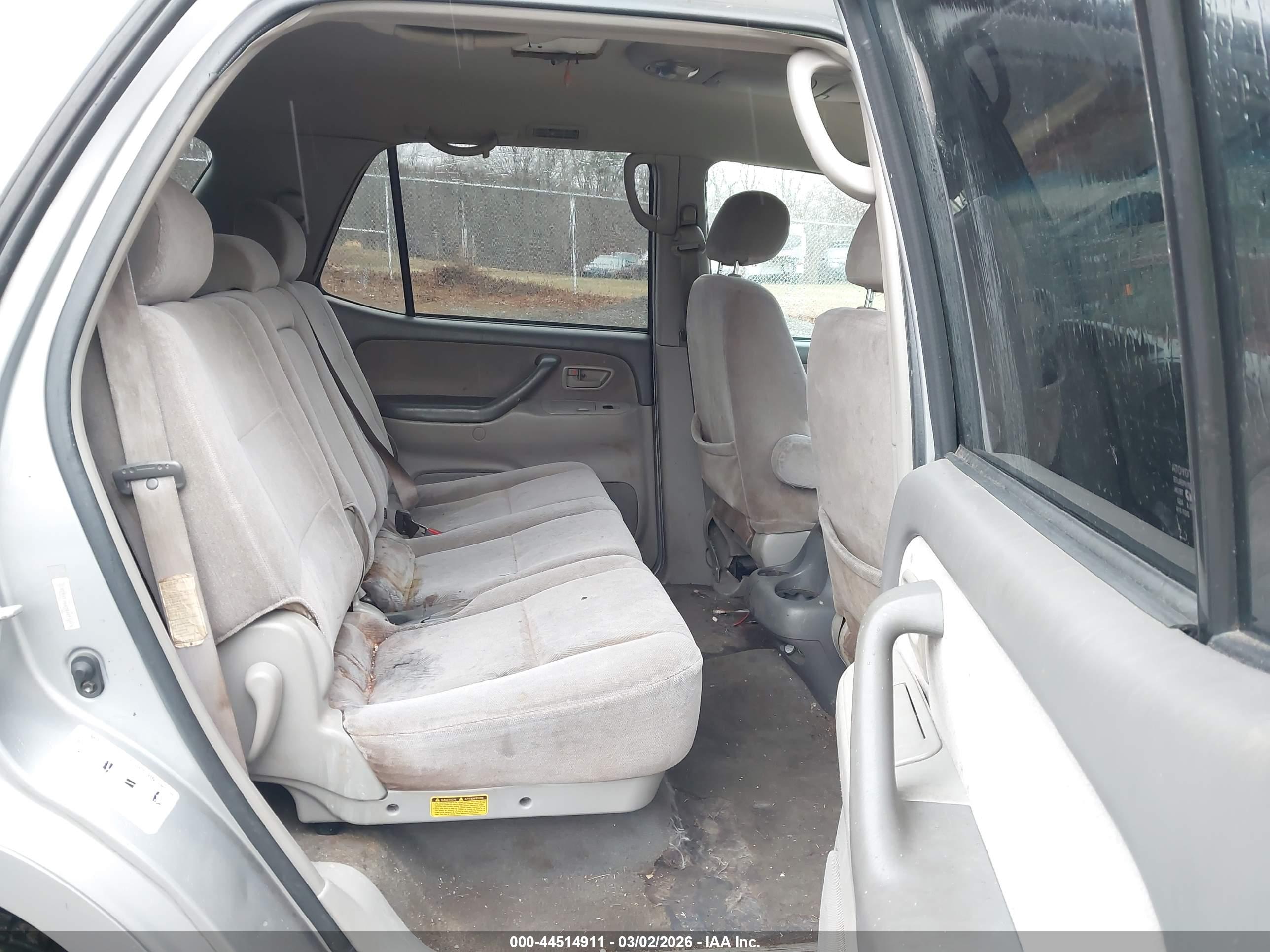 TOYOTA SEQUOIA image 8