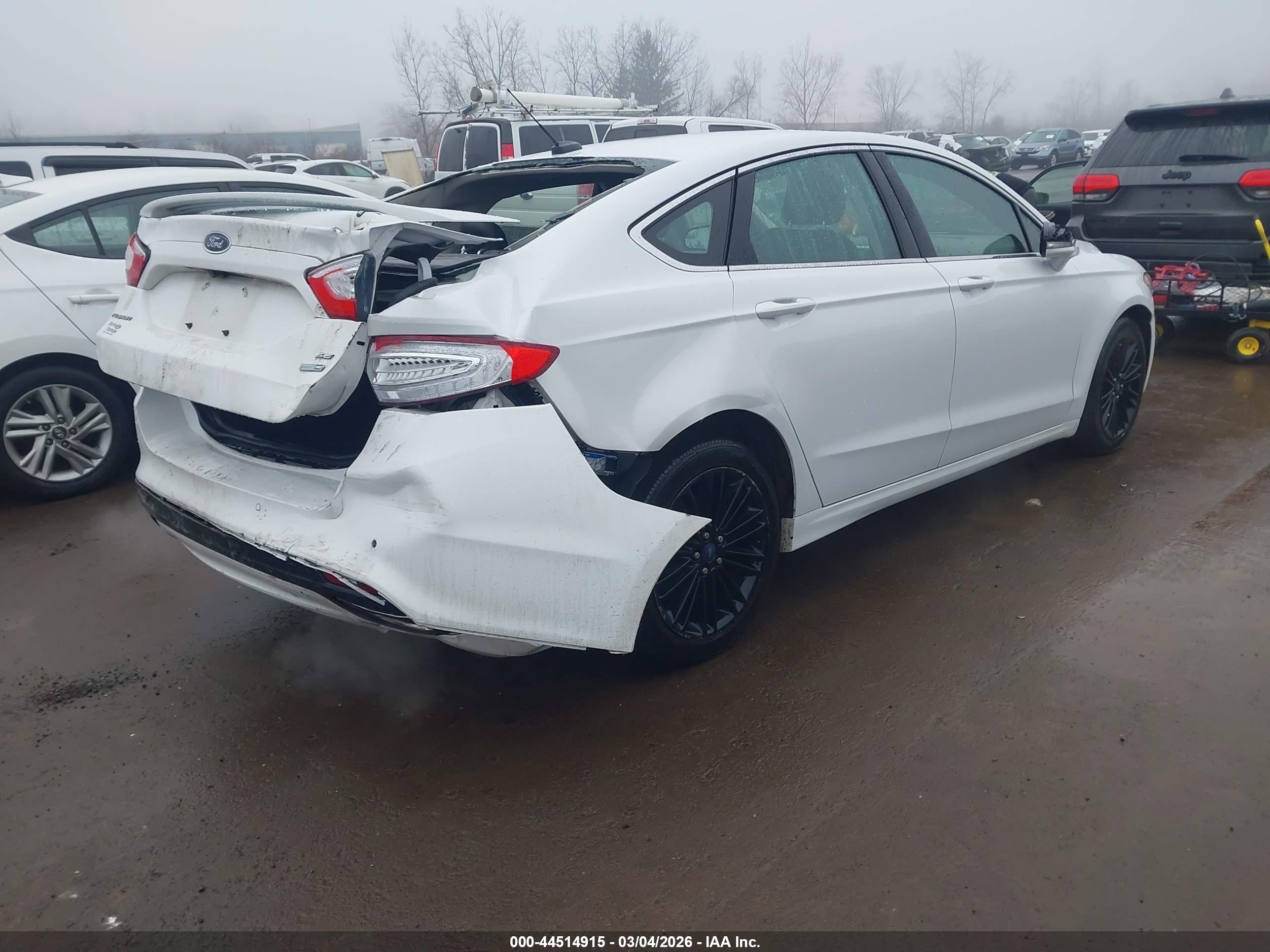 FORD FUSION image 4