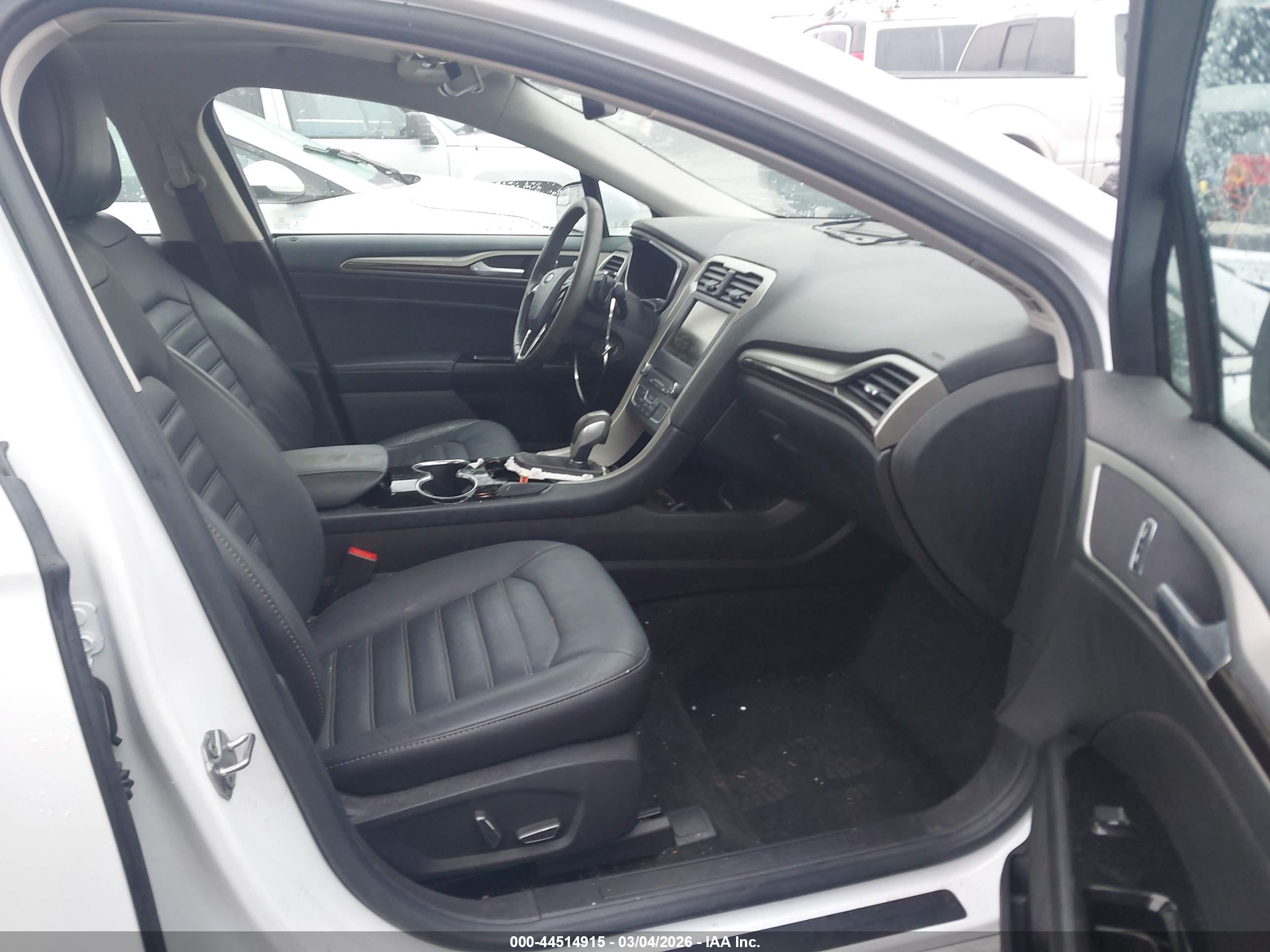 FORD FUSION image 5