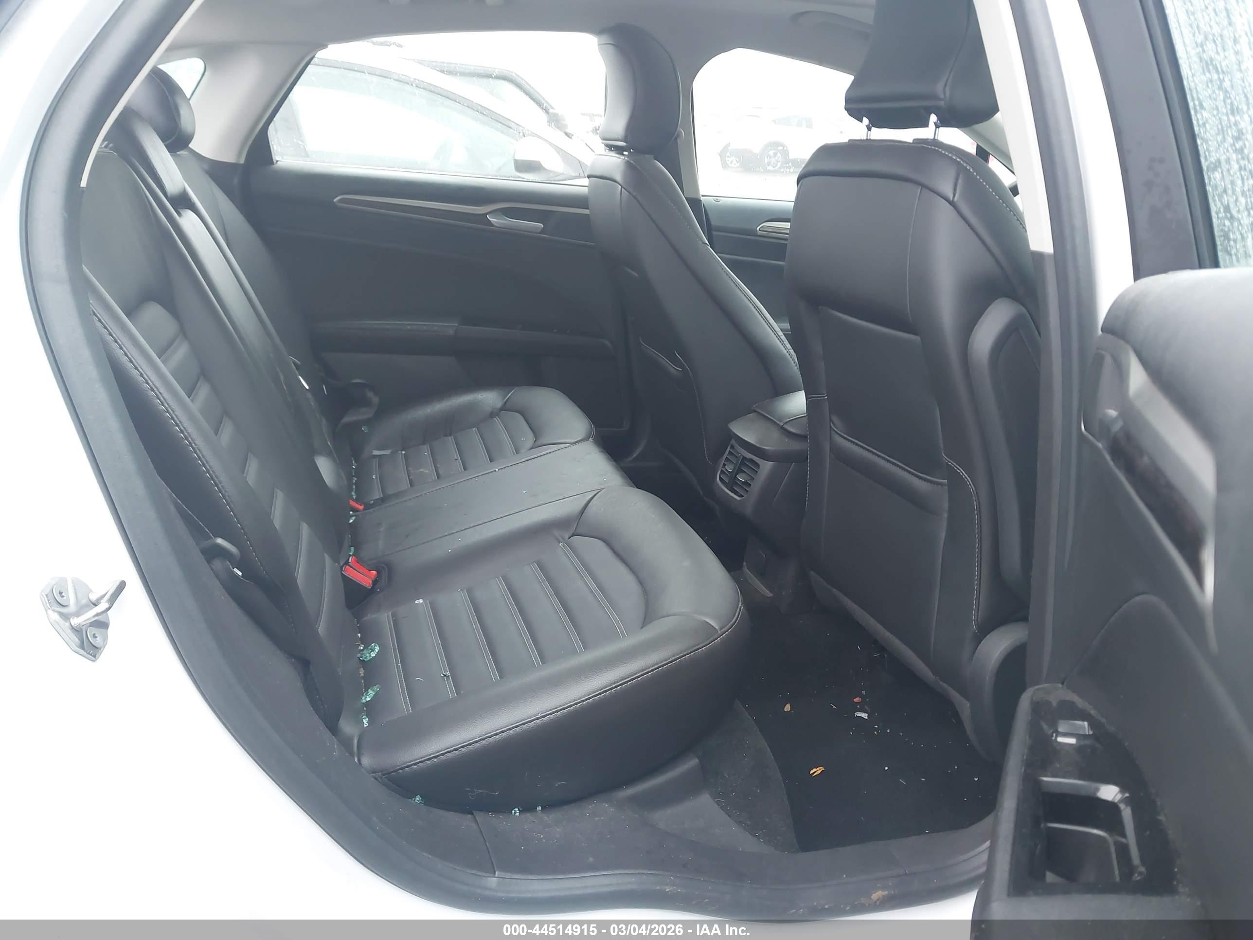 FORD FUSION image 8