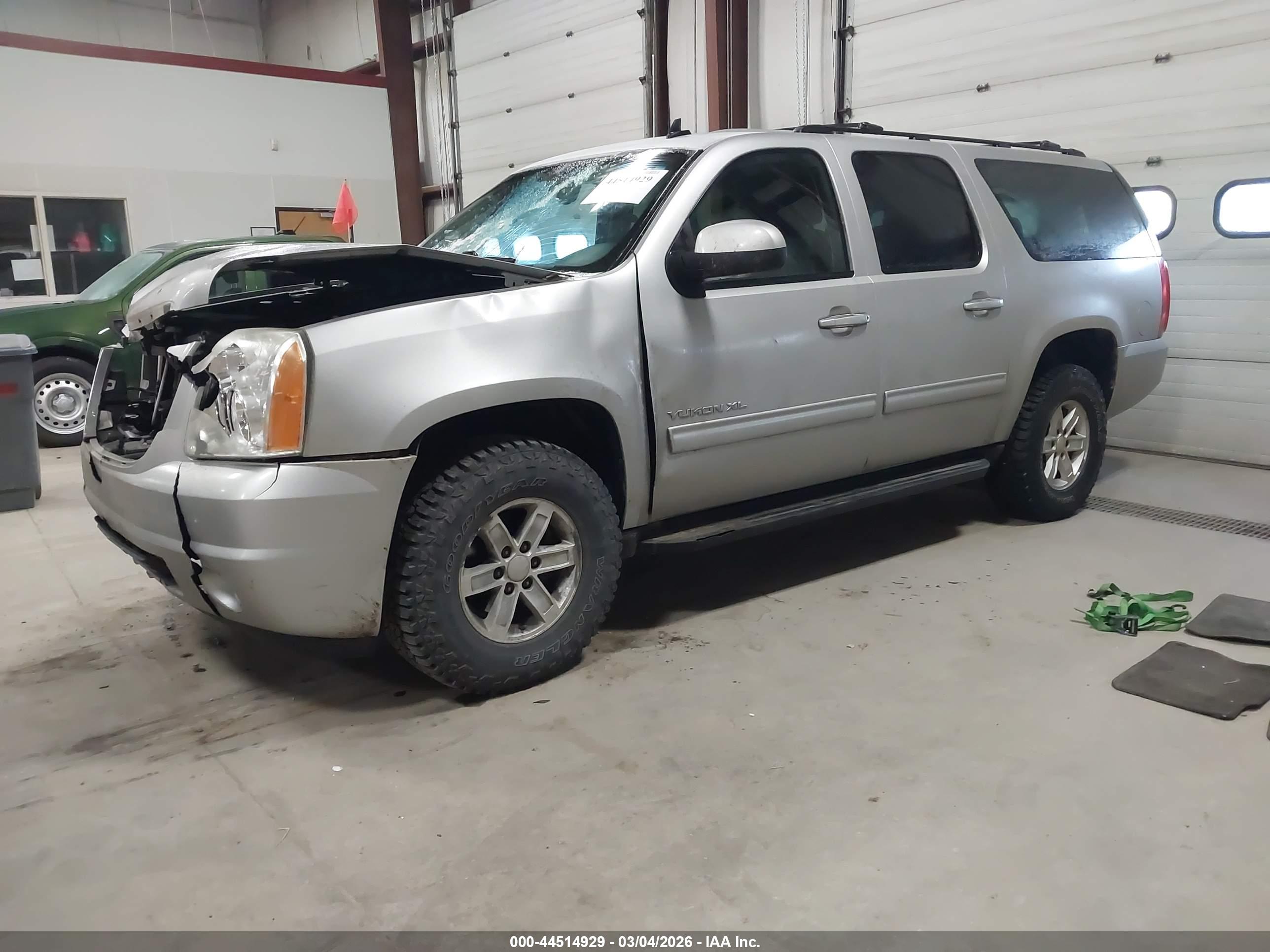GMC YUKON image 2