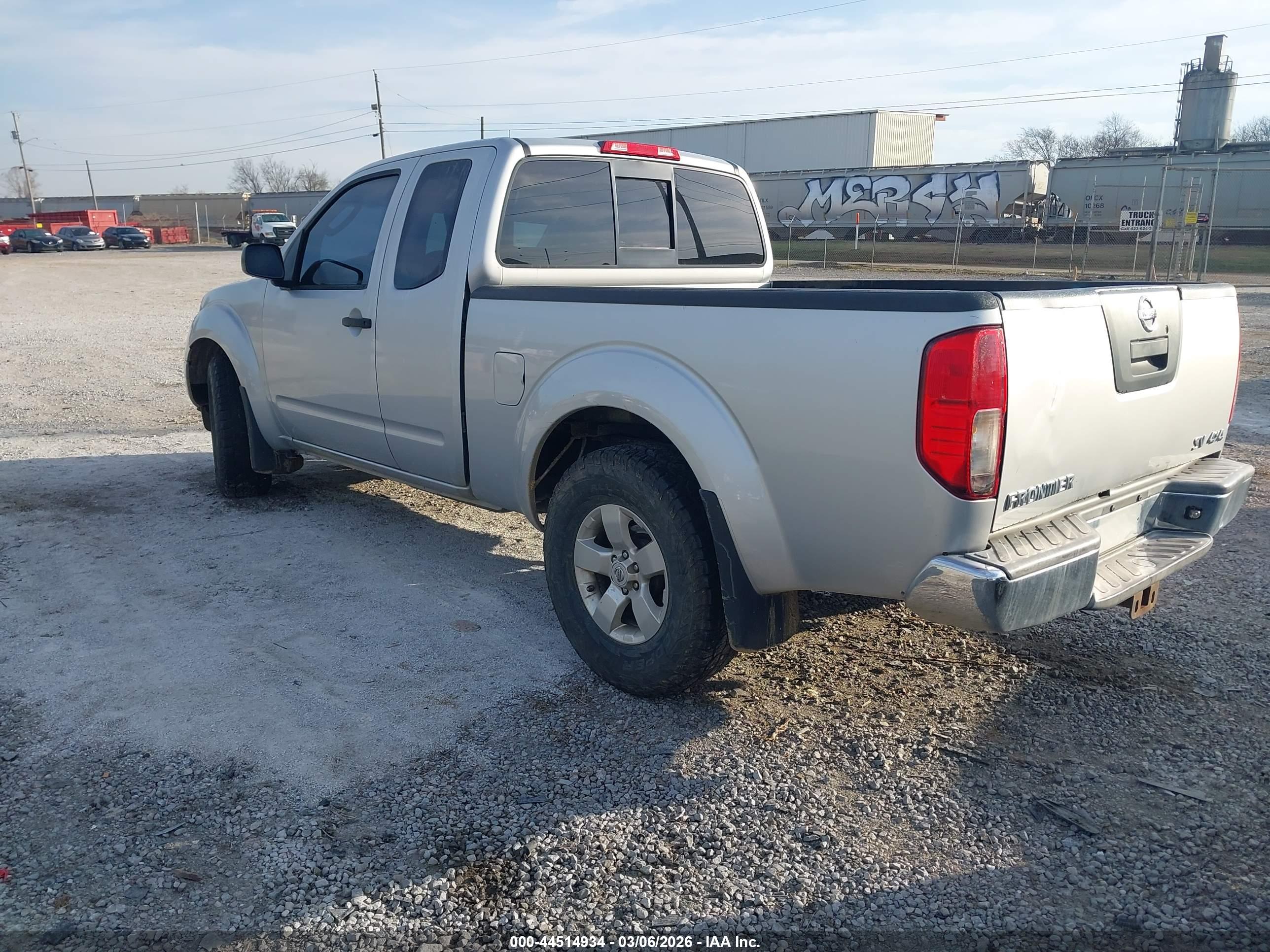 NISSAN FRONTIER image 3