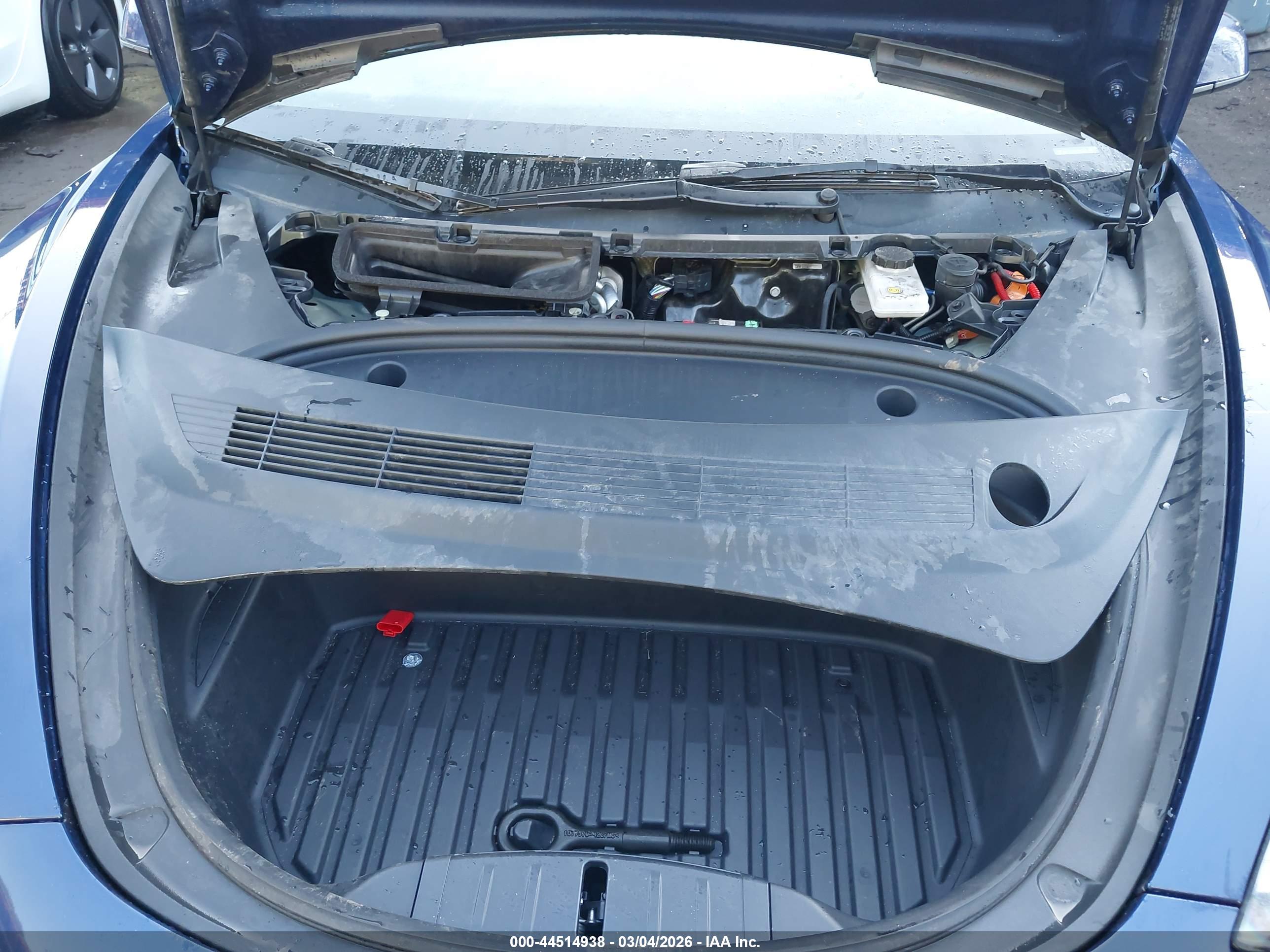 TESLA MODEL image 10