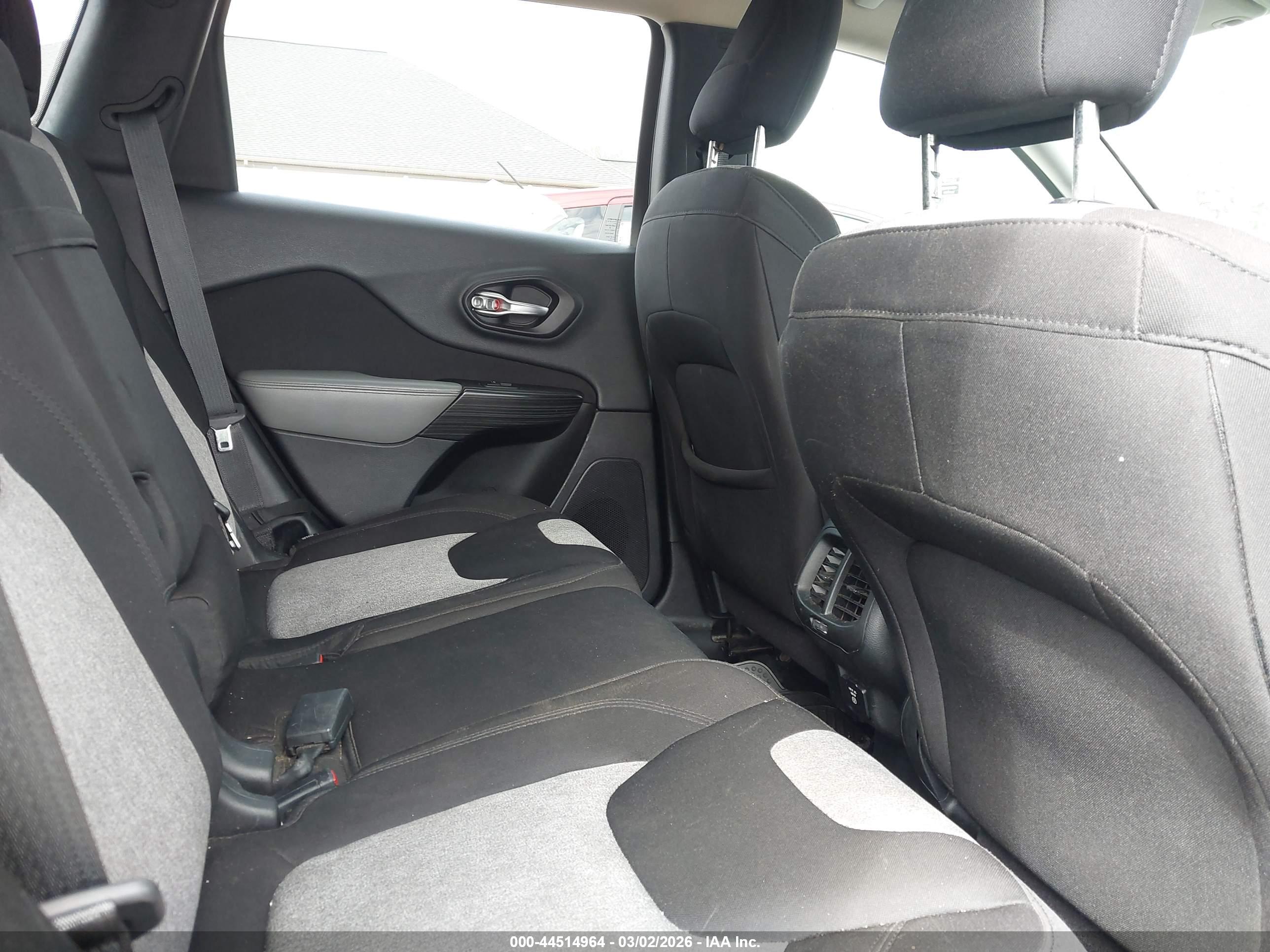 JEEP CHEROKEE image 8