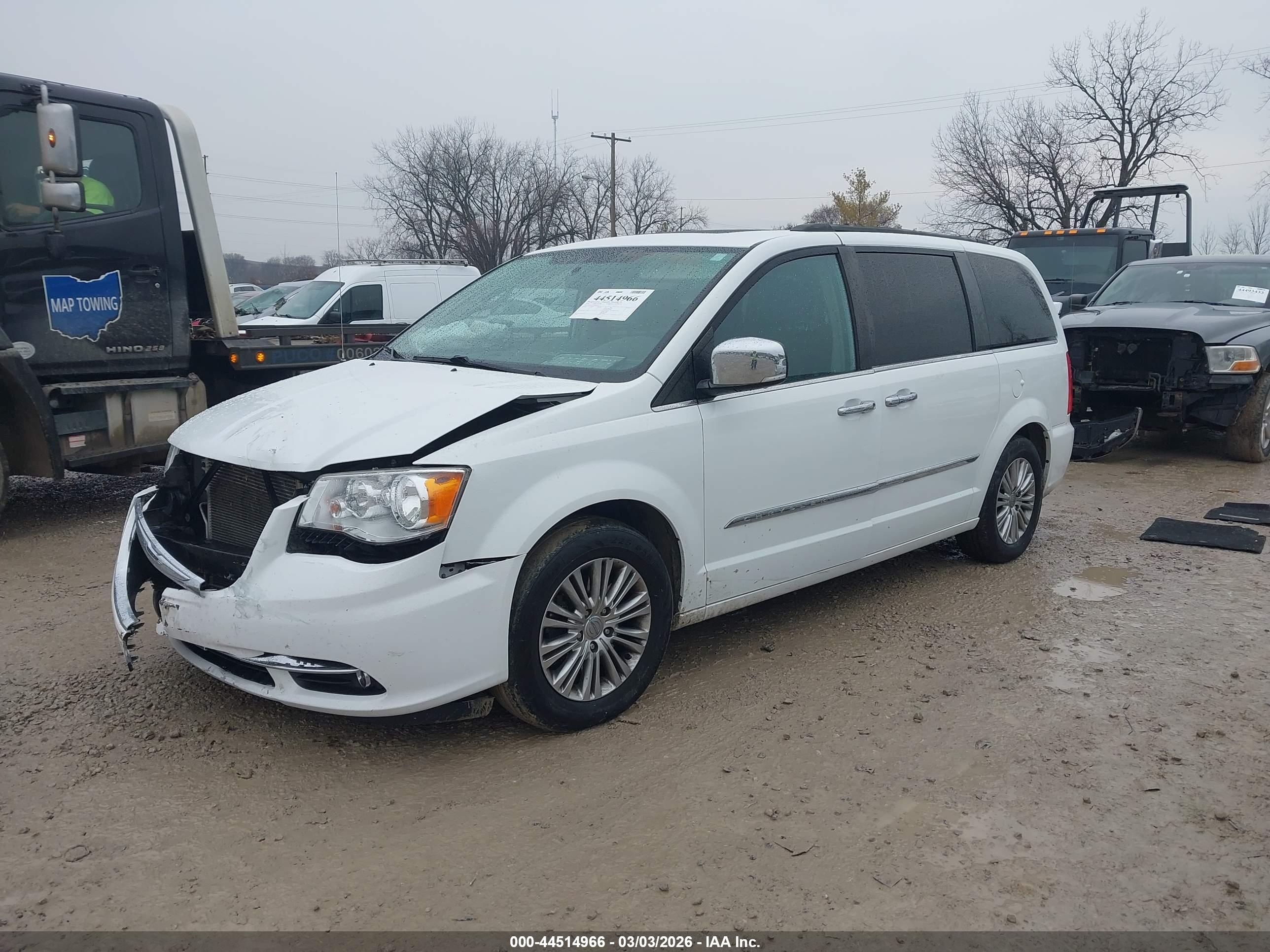 CHRYSLER TOWN image 2