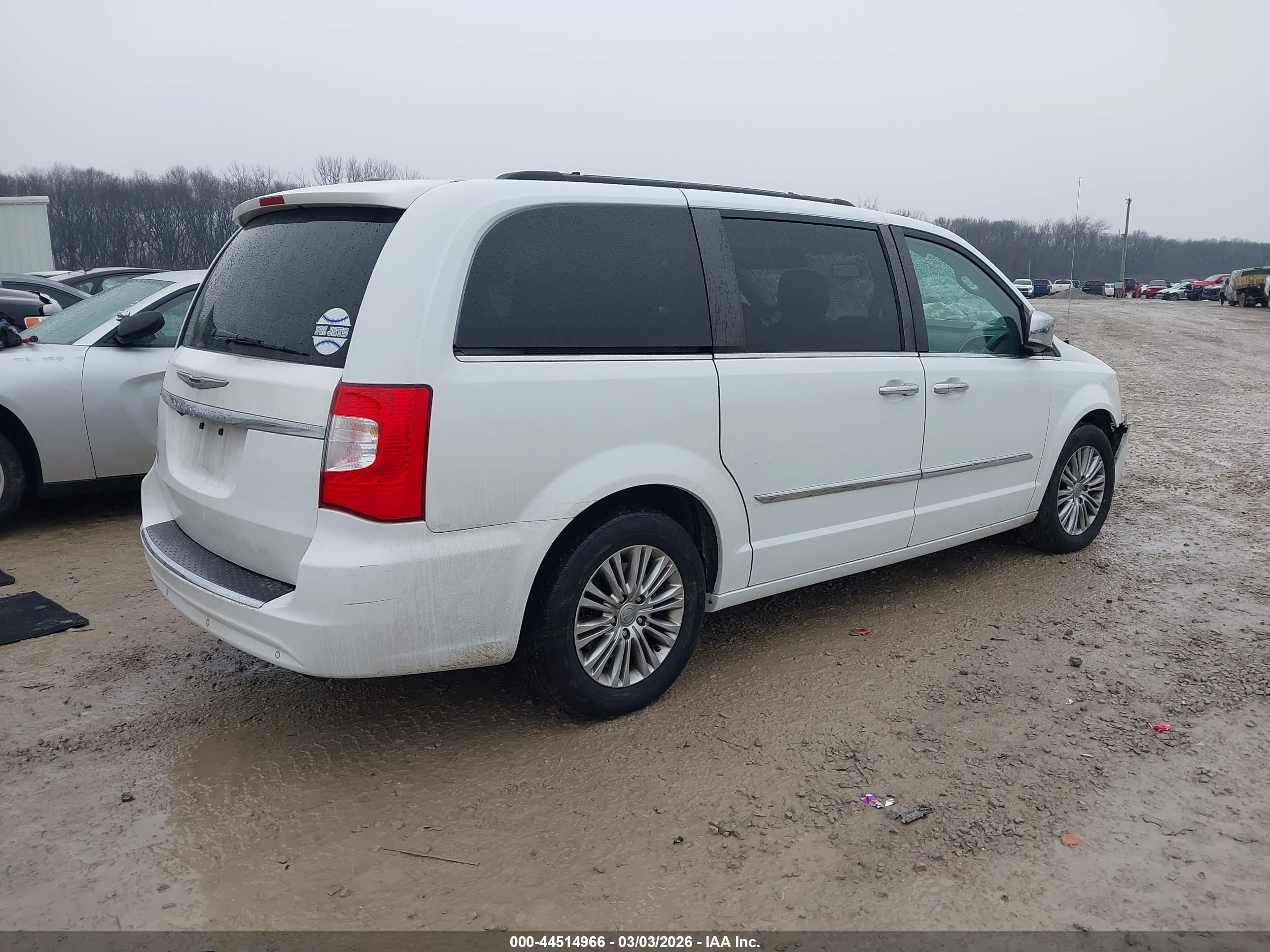 CHRYSLER TOWN image 4