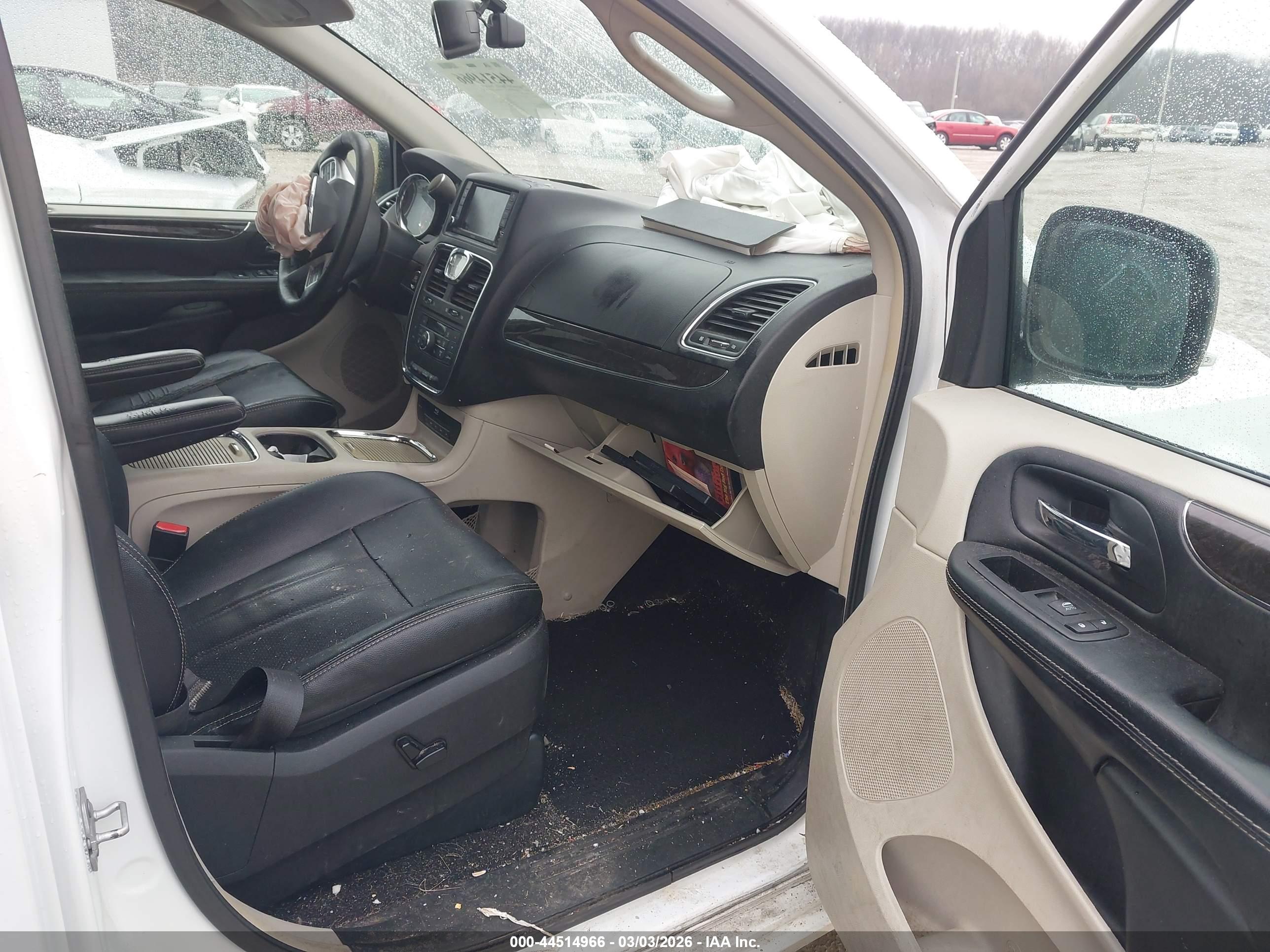 CHRYSLER TOWN image 5