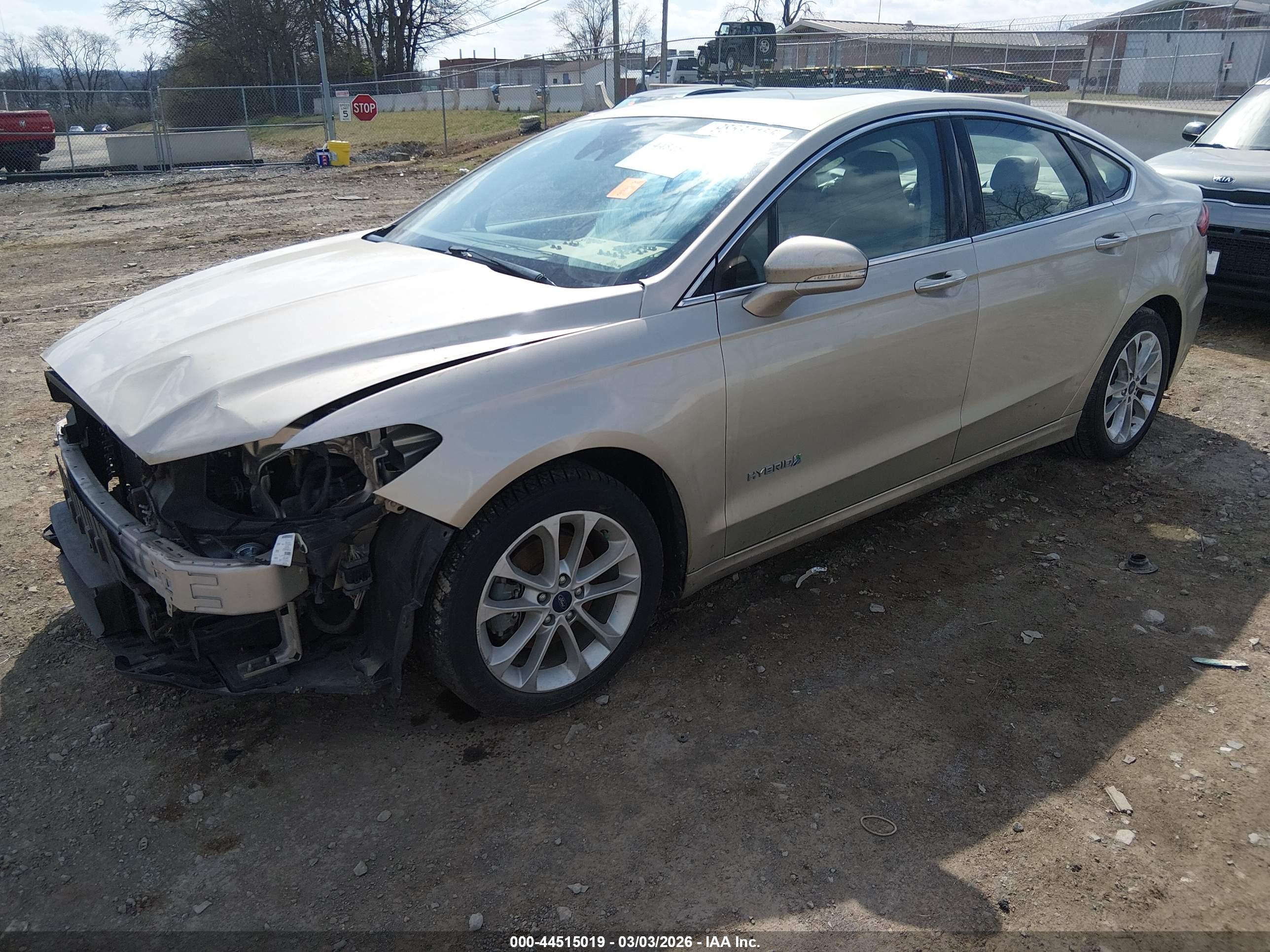 FORD FUSION image 2