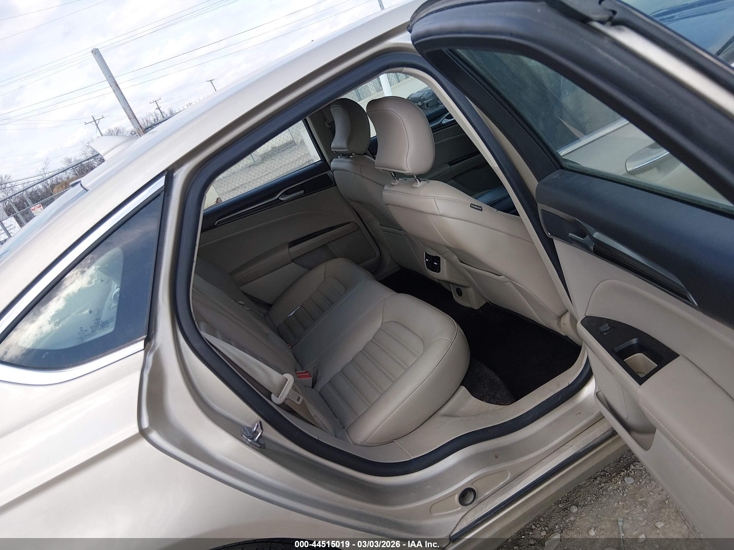 FORD FUSION image 8