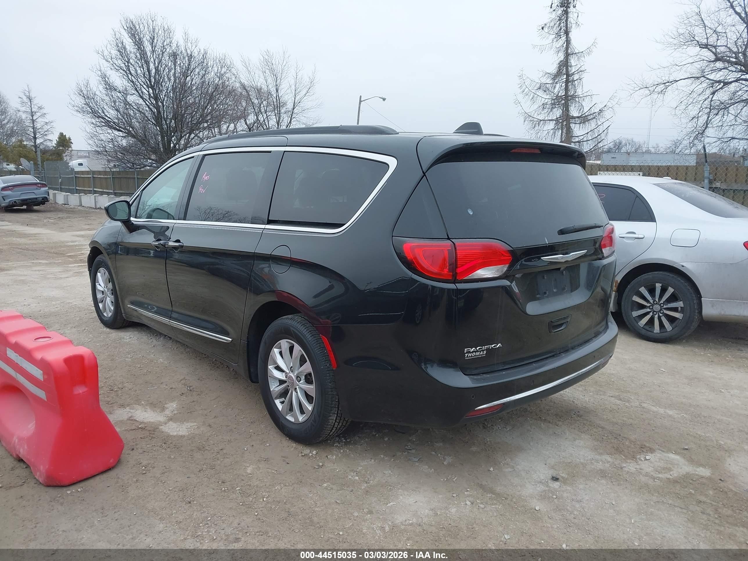 CHRYSLER PACIFICA image 3