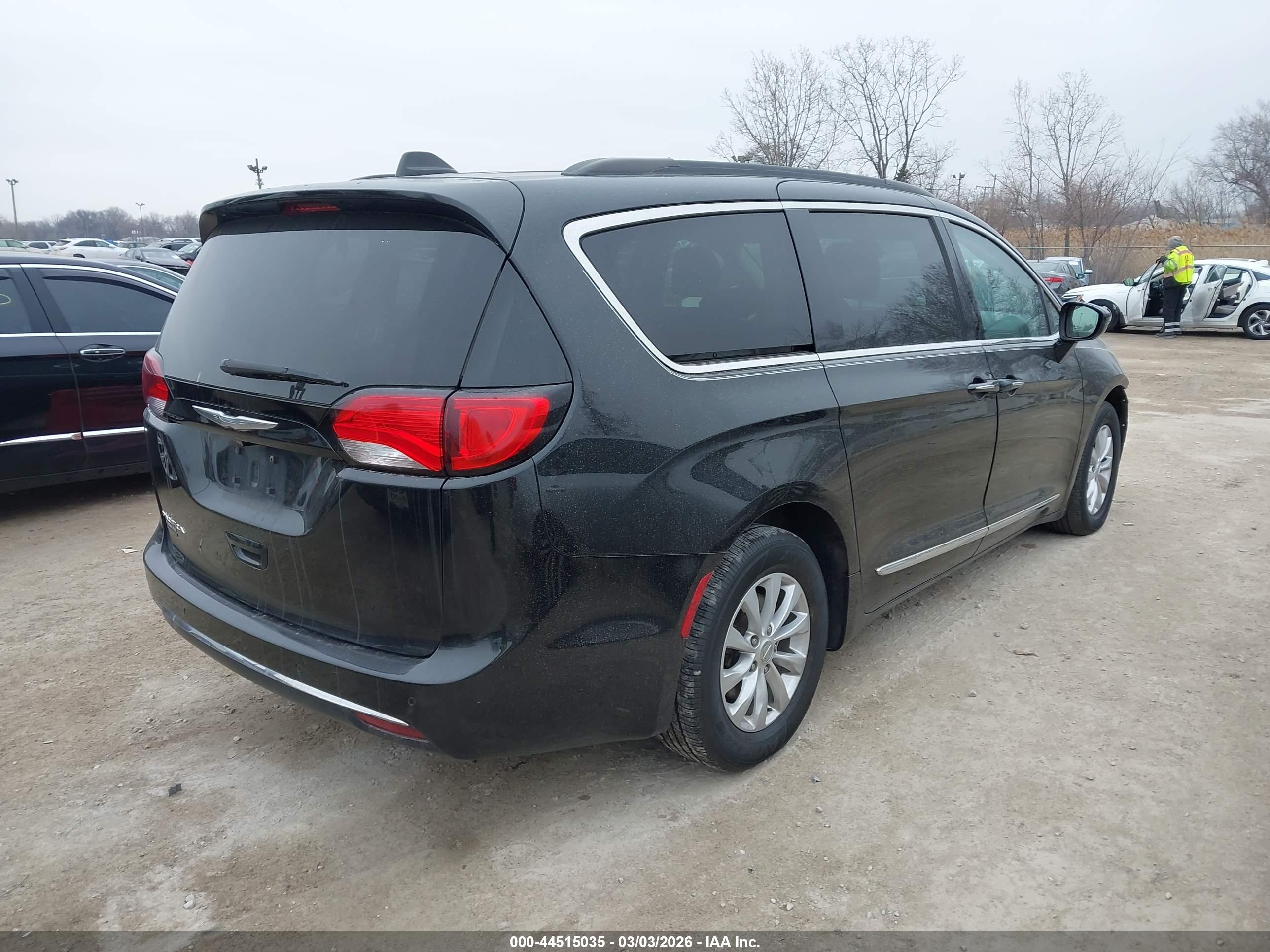 CHRYSLER PACIFICA image 4