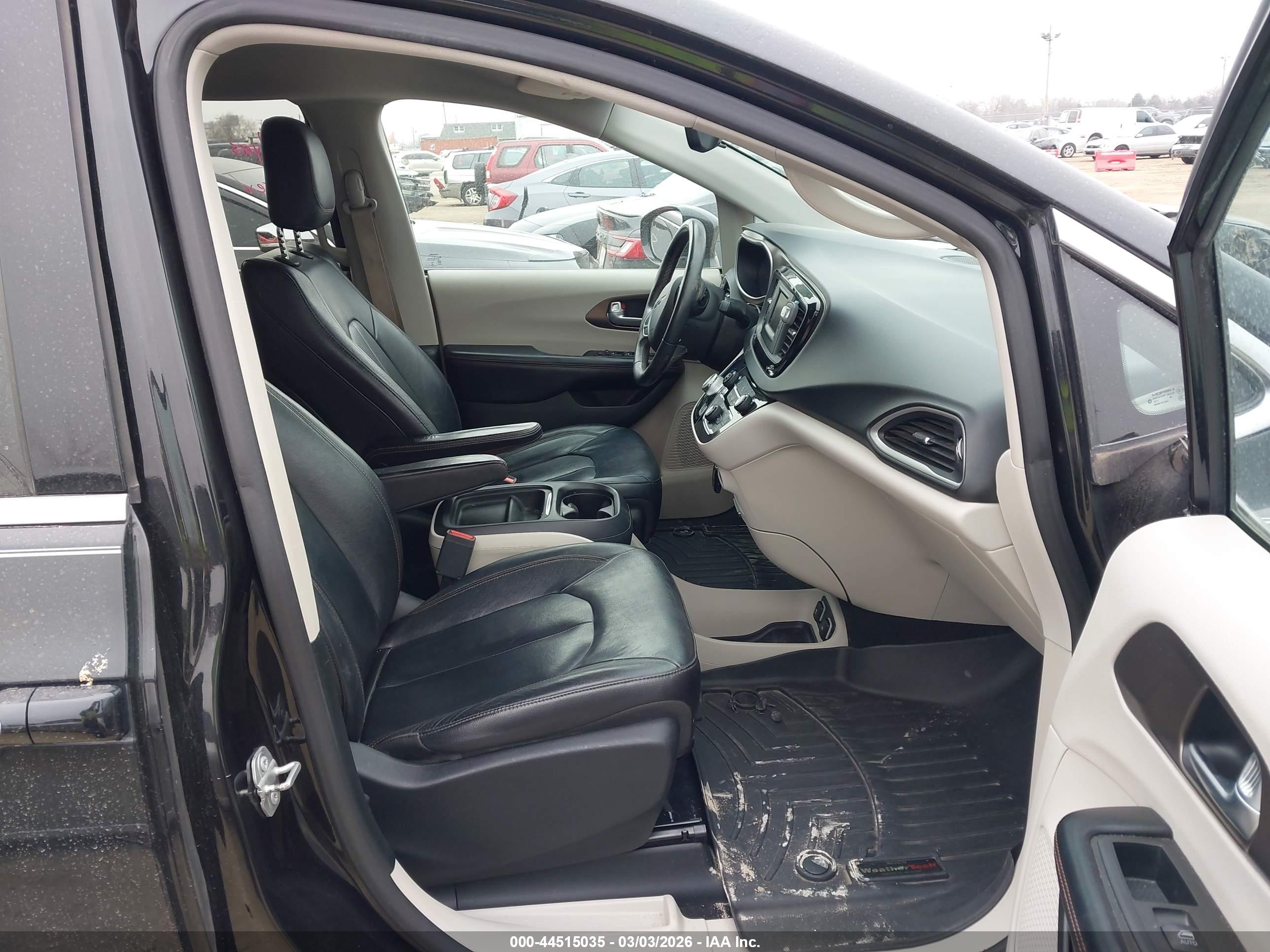 CHRYSLER PACIFICA image 5
