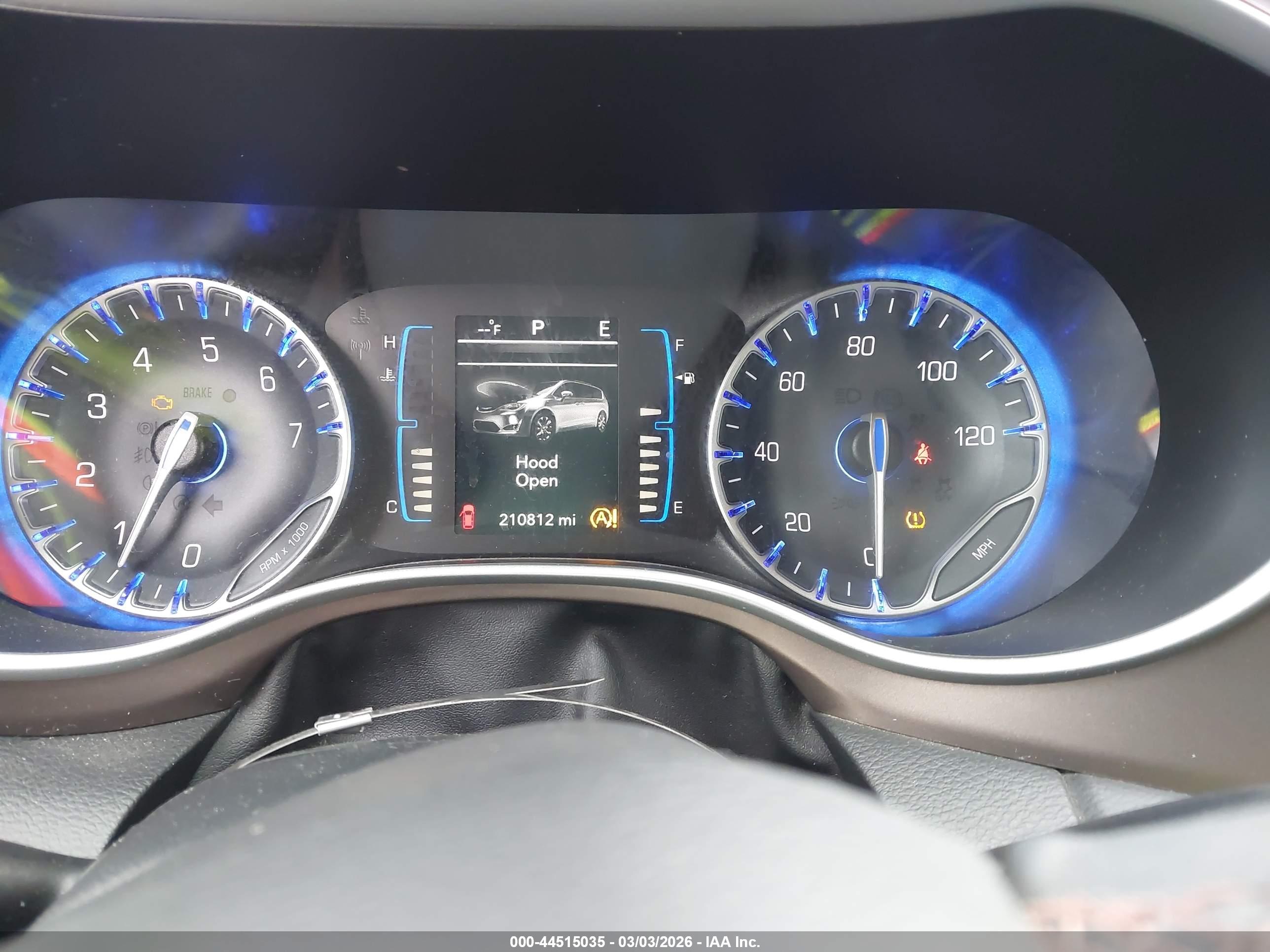 CHRYSLER PACIFICA image 7
