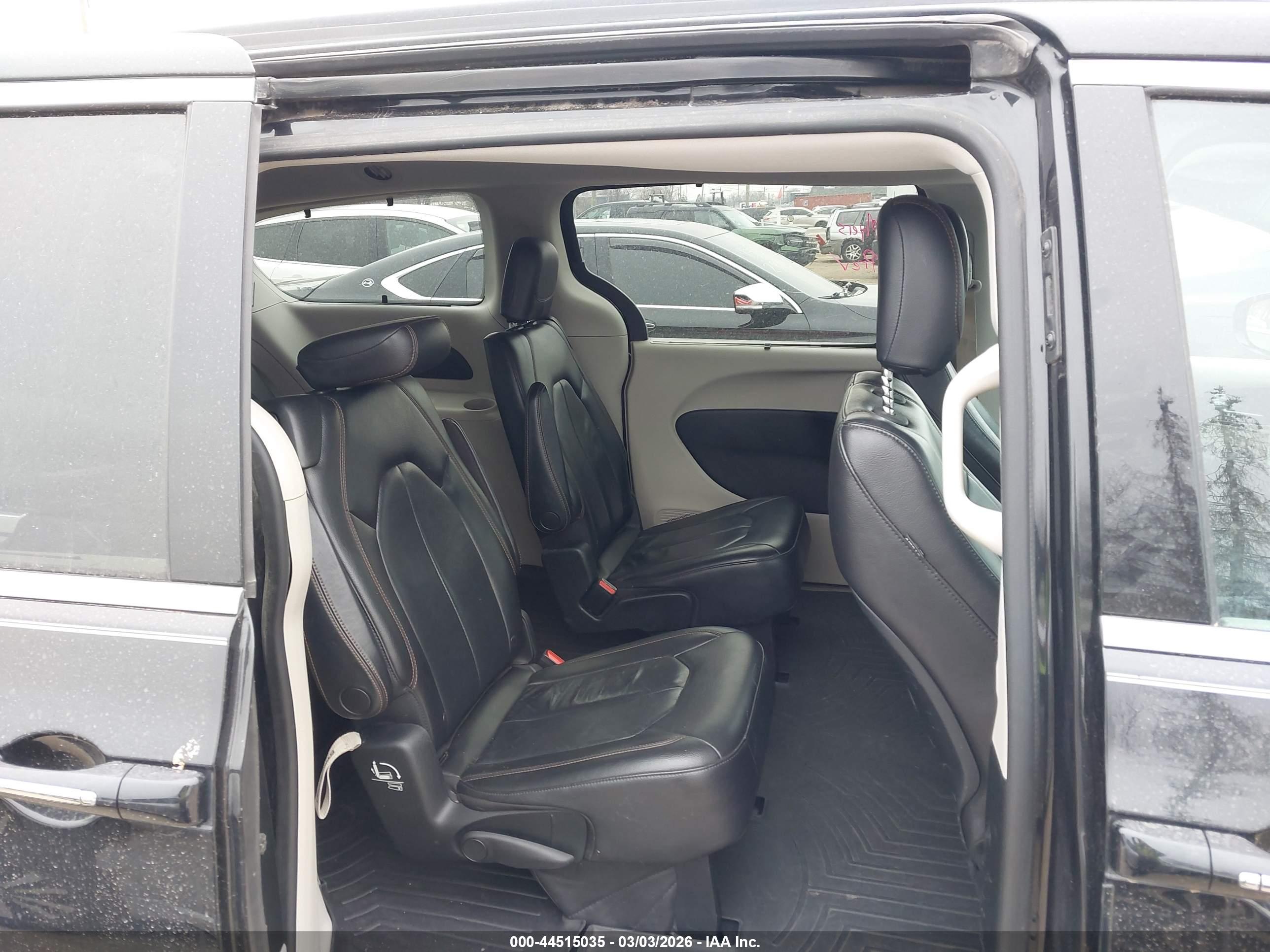 CHRYSLER PACIFICA image 8