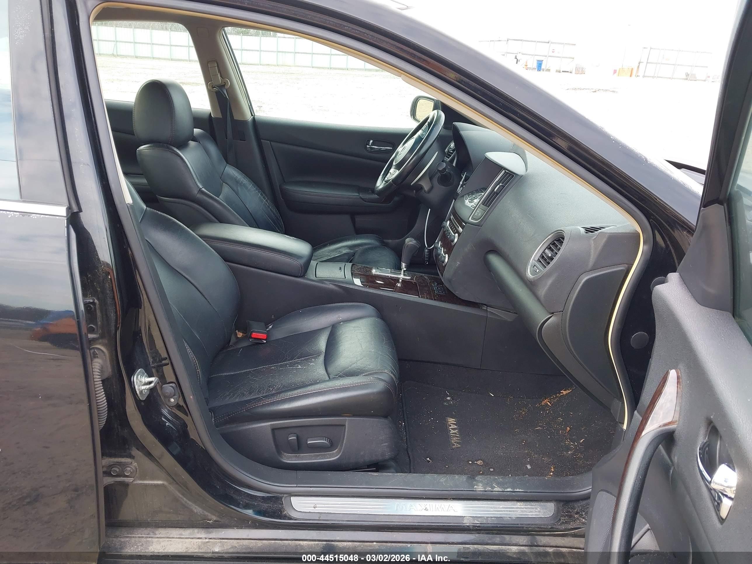 NISSAN MAXIMA image 5