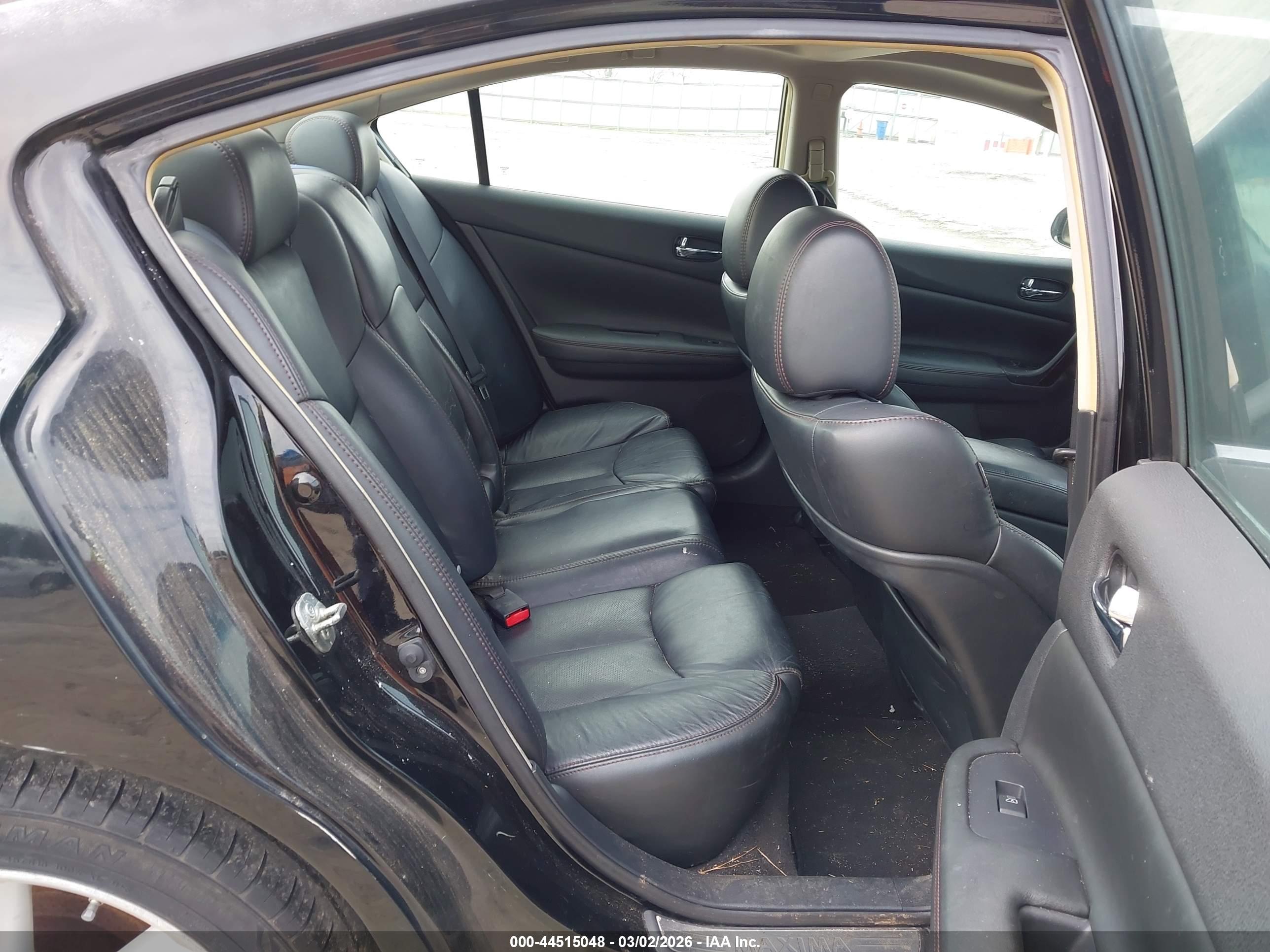 NISSAN MAXIMA image 8