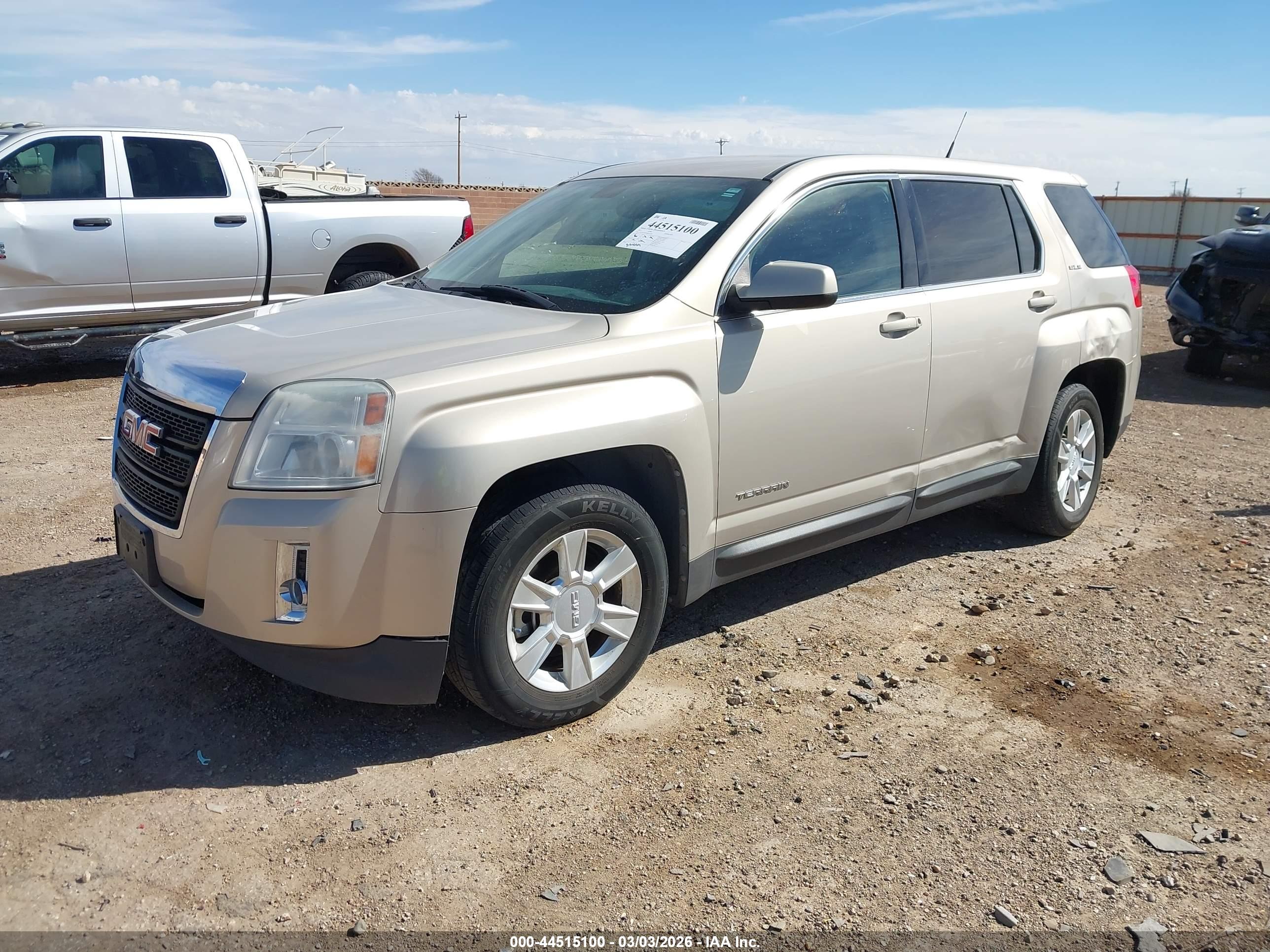 GMC TERRAIN image 2