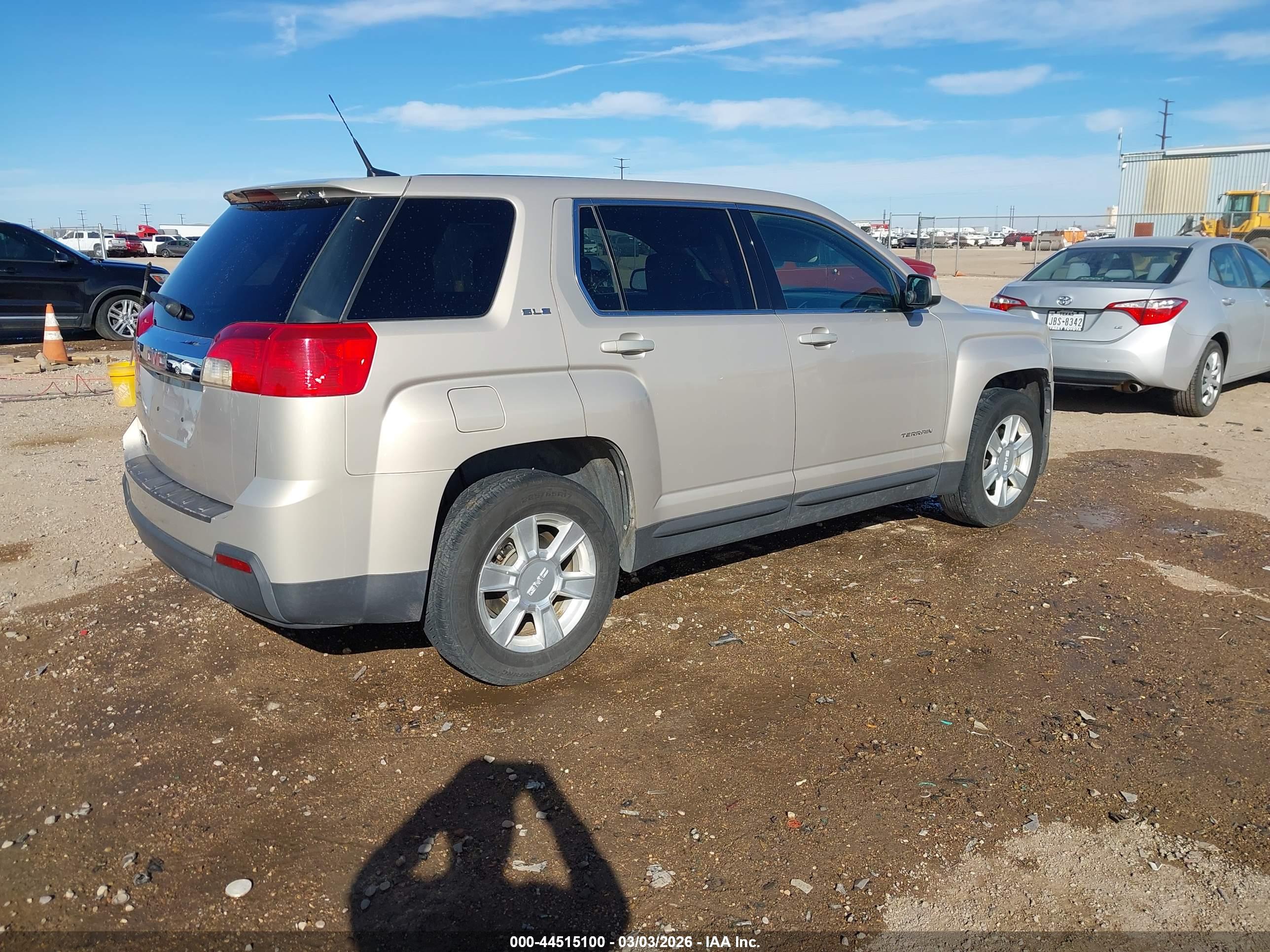 GMC TERRAIN image 4