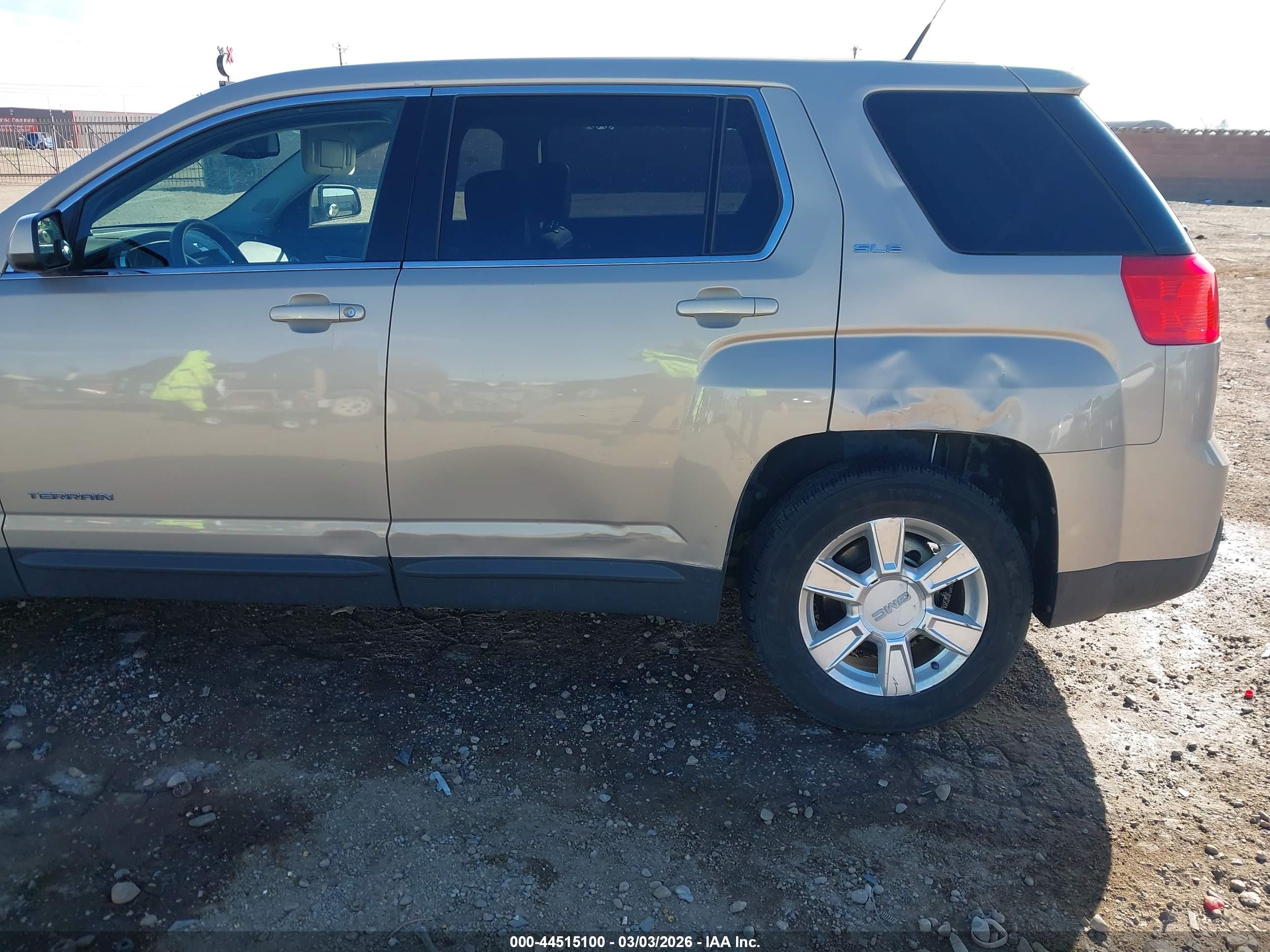 GMC TERRAIN image 6