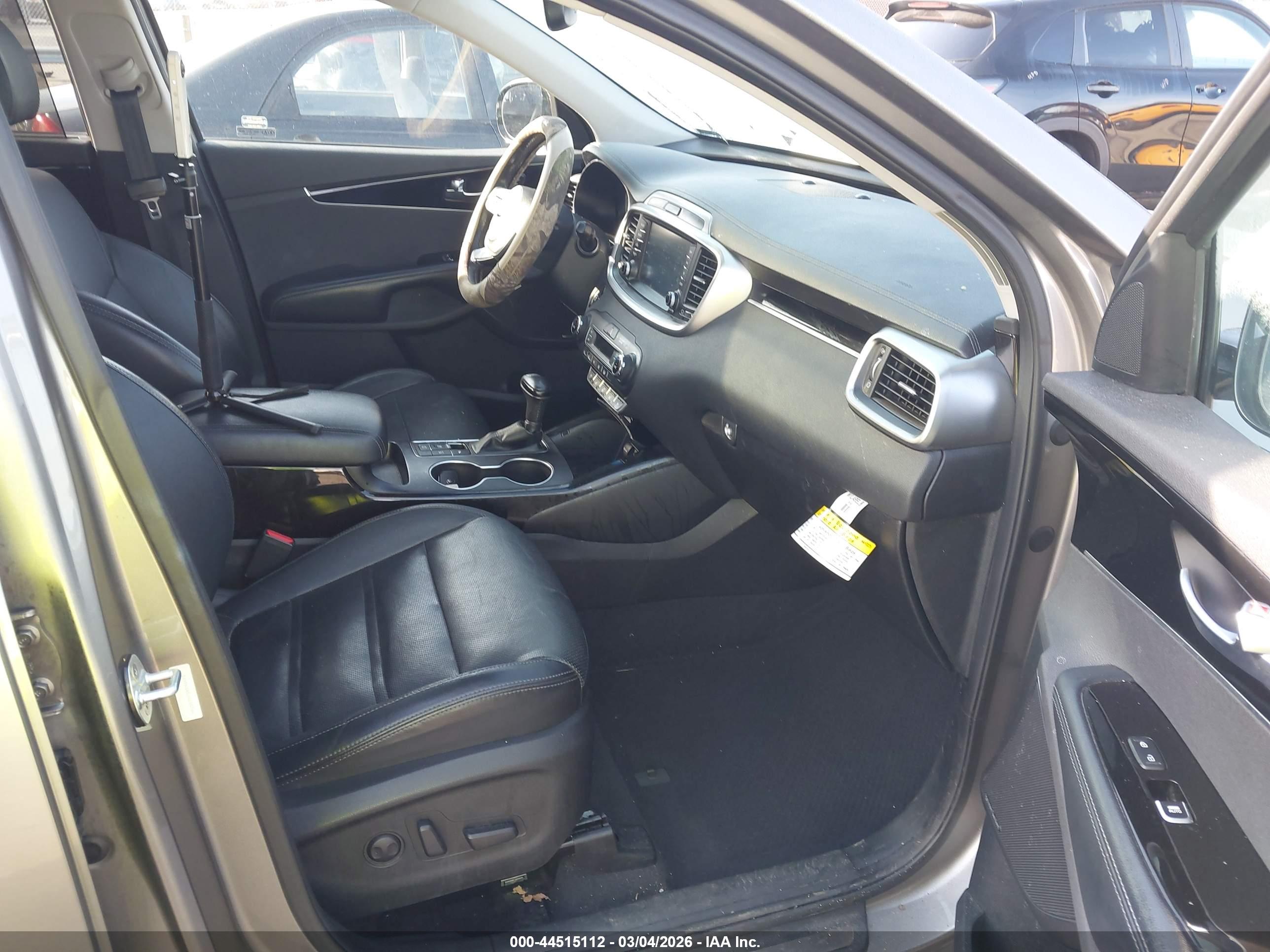 KIA SORENTO image 5