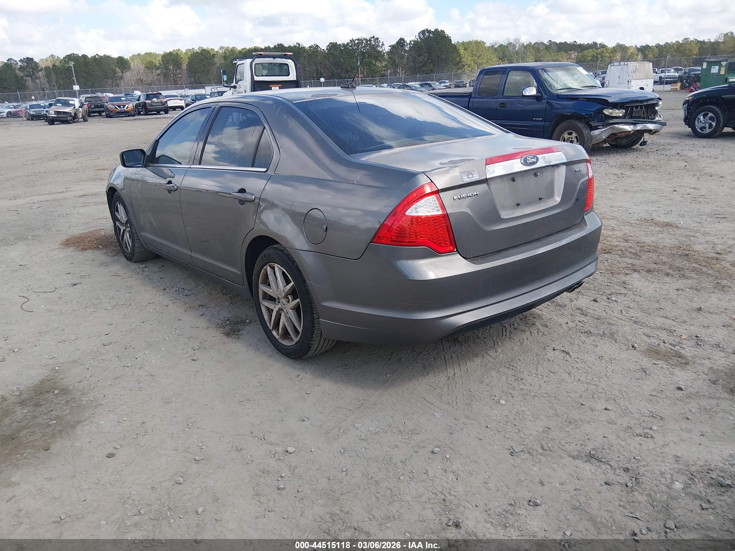 FORD FUSION image 3