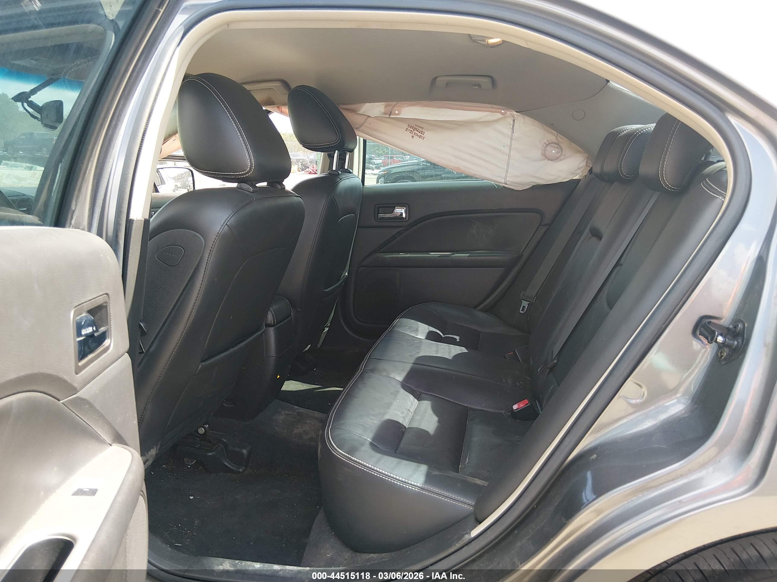 FORD FUSION image 8