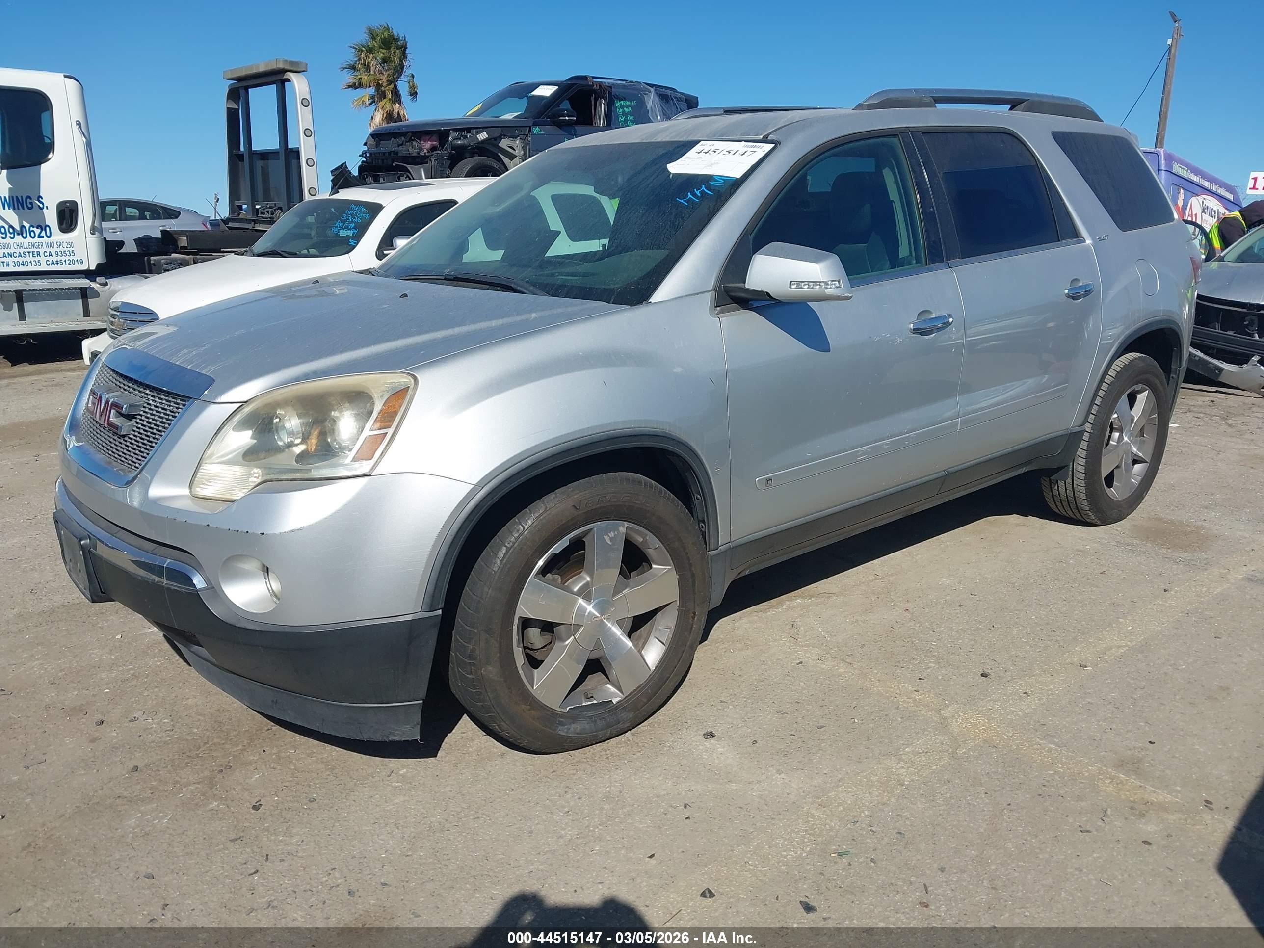 GMC ACADIA image 2