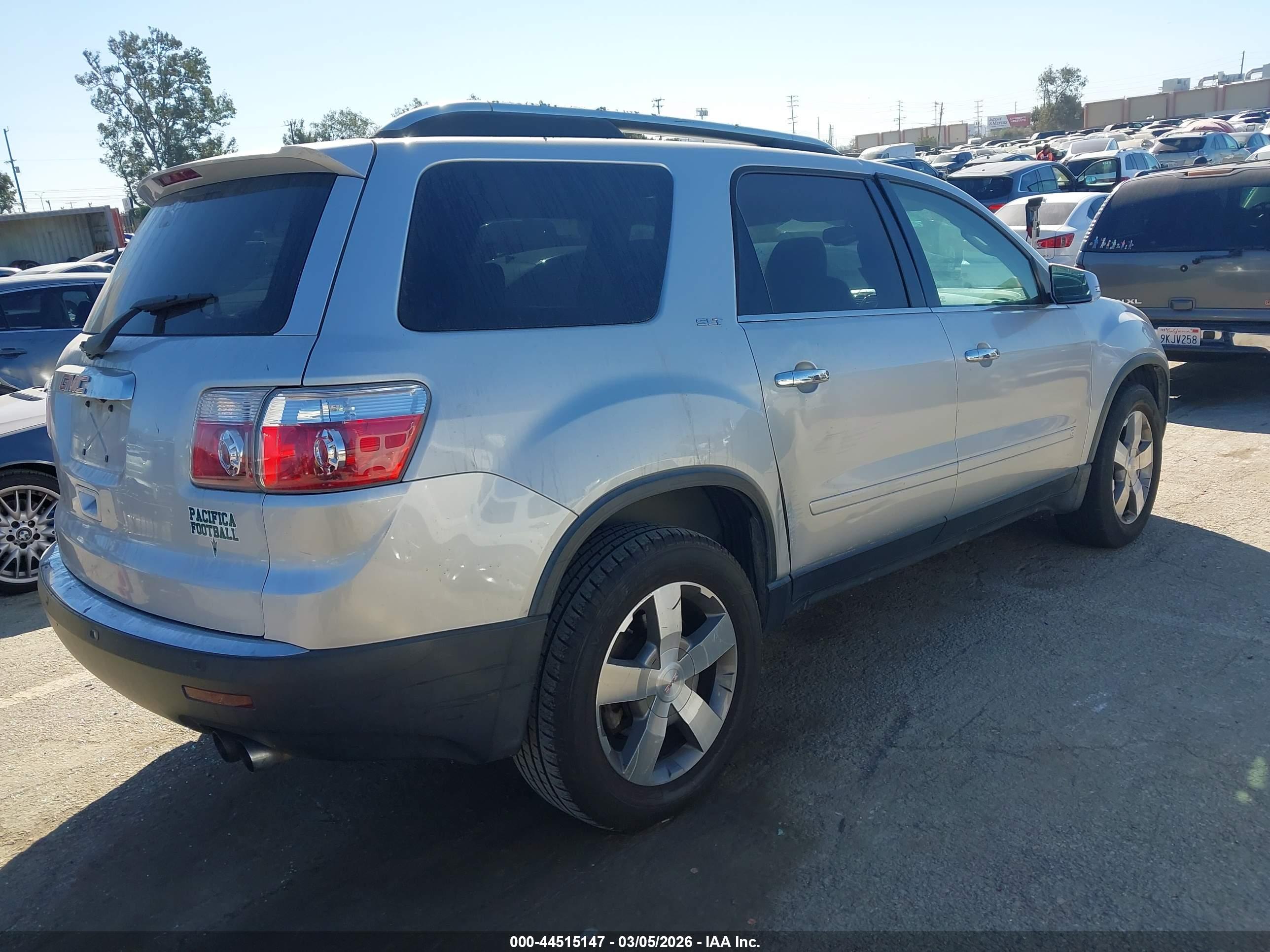GMC ACADIA image 4