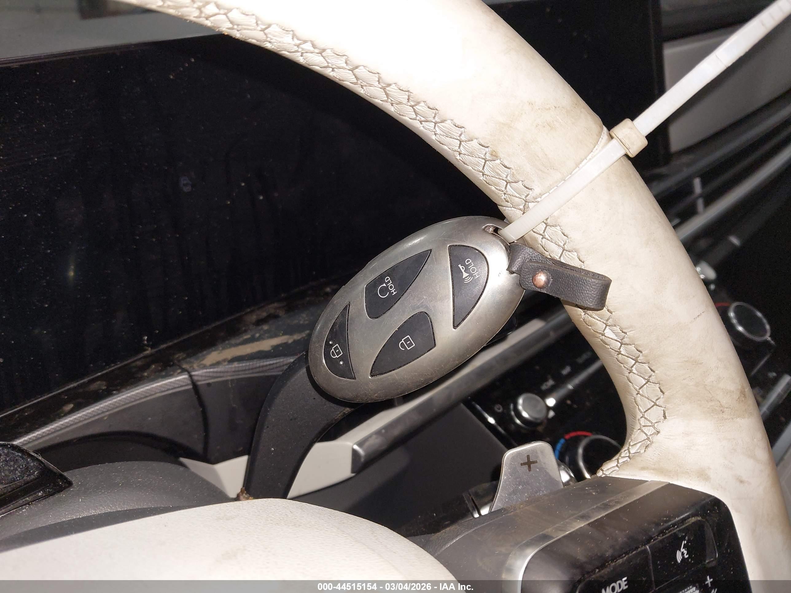 HYUNDAI SANTA image 11
