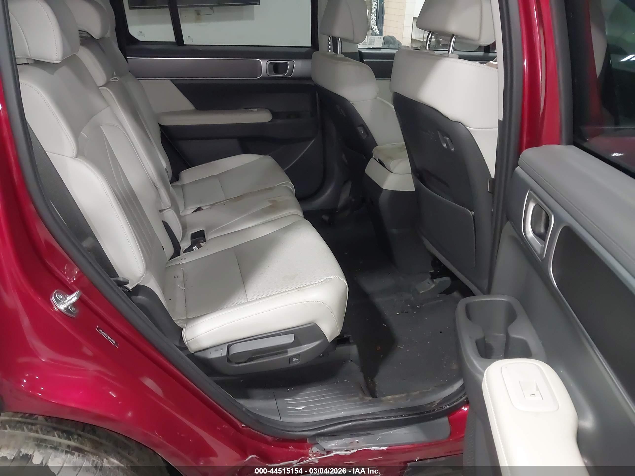 HYUNDAI SANTA image 8